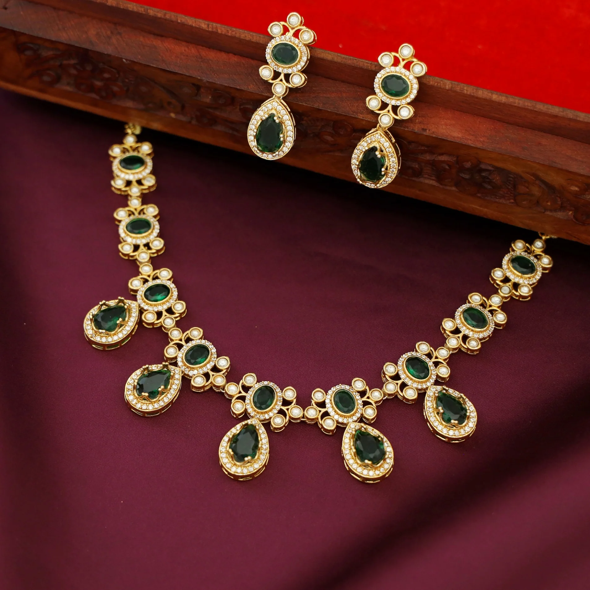 Bheeshma Rain Drop Glossy Stone Kundan Short Neckpiece With Earring - Image 6