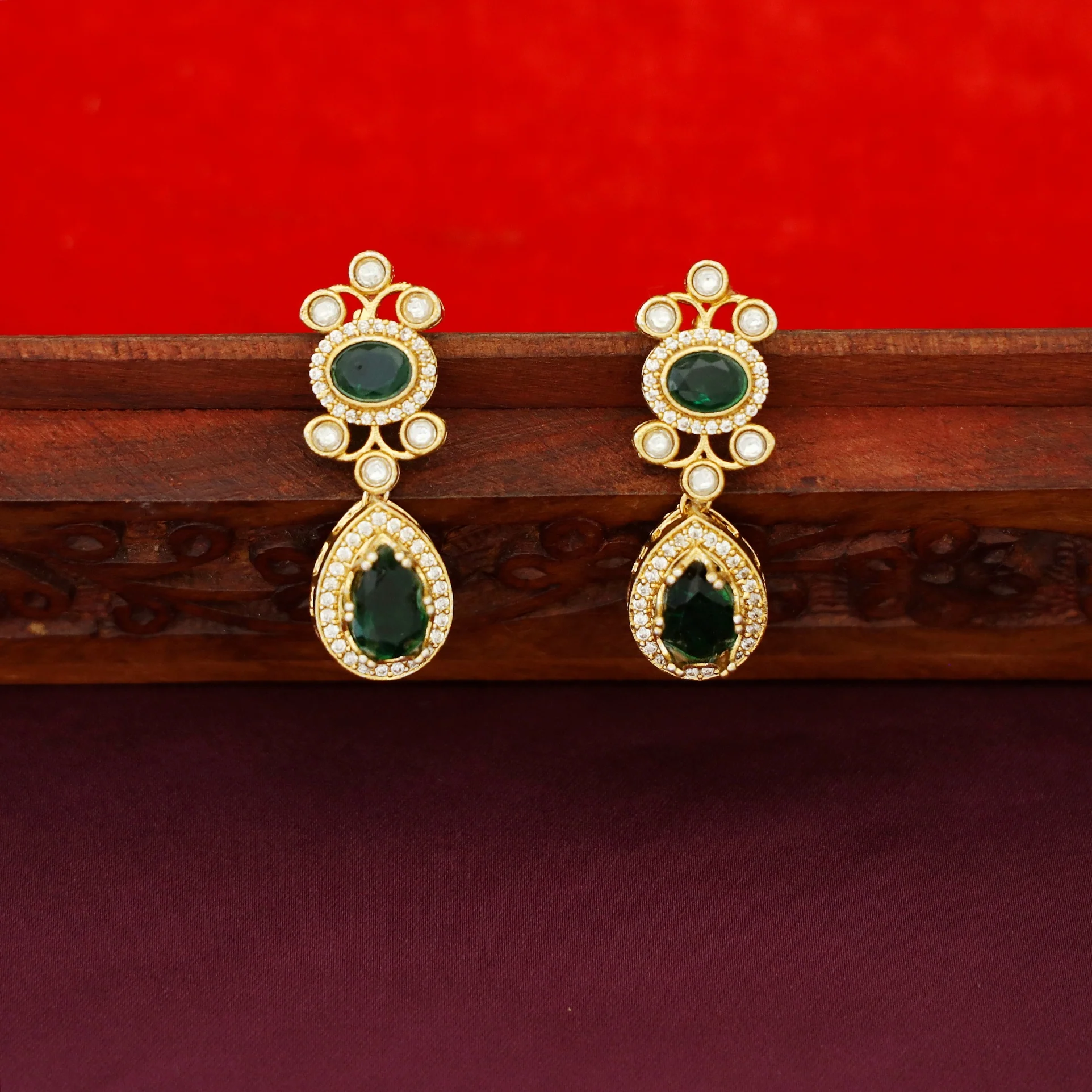 Bheeshma Rain Drop Glossy Stone Kundan Short Neckpiece With Earring - Image 7