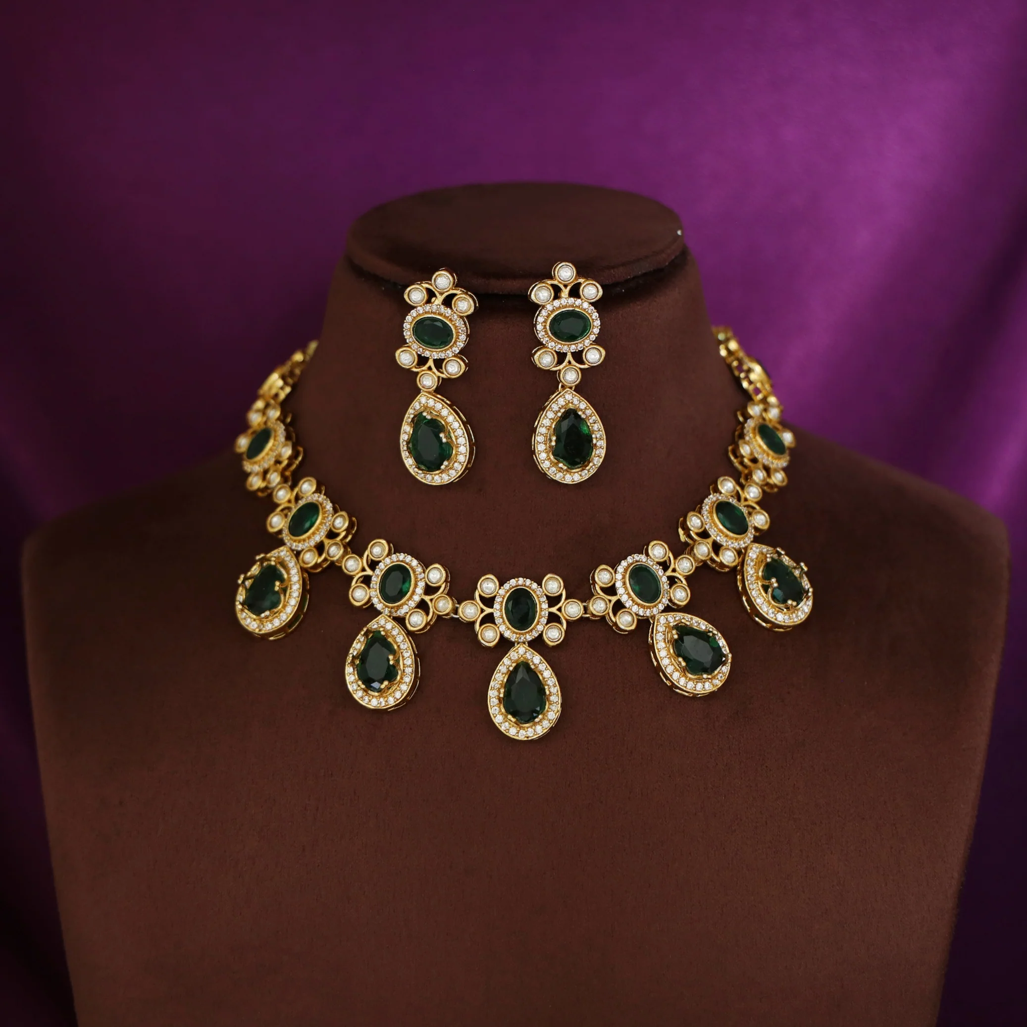 Bheeshma Rain Drop Glossy Stone Kundan Short Neckpiece With Earring - Image 8