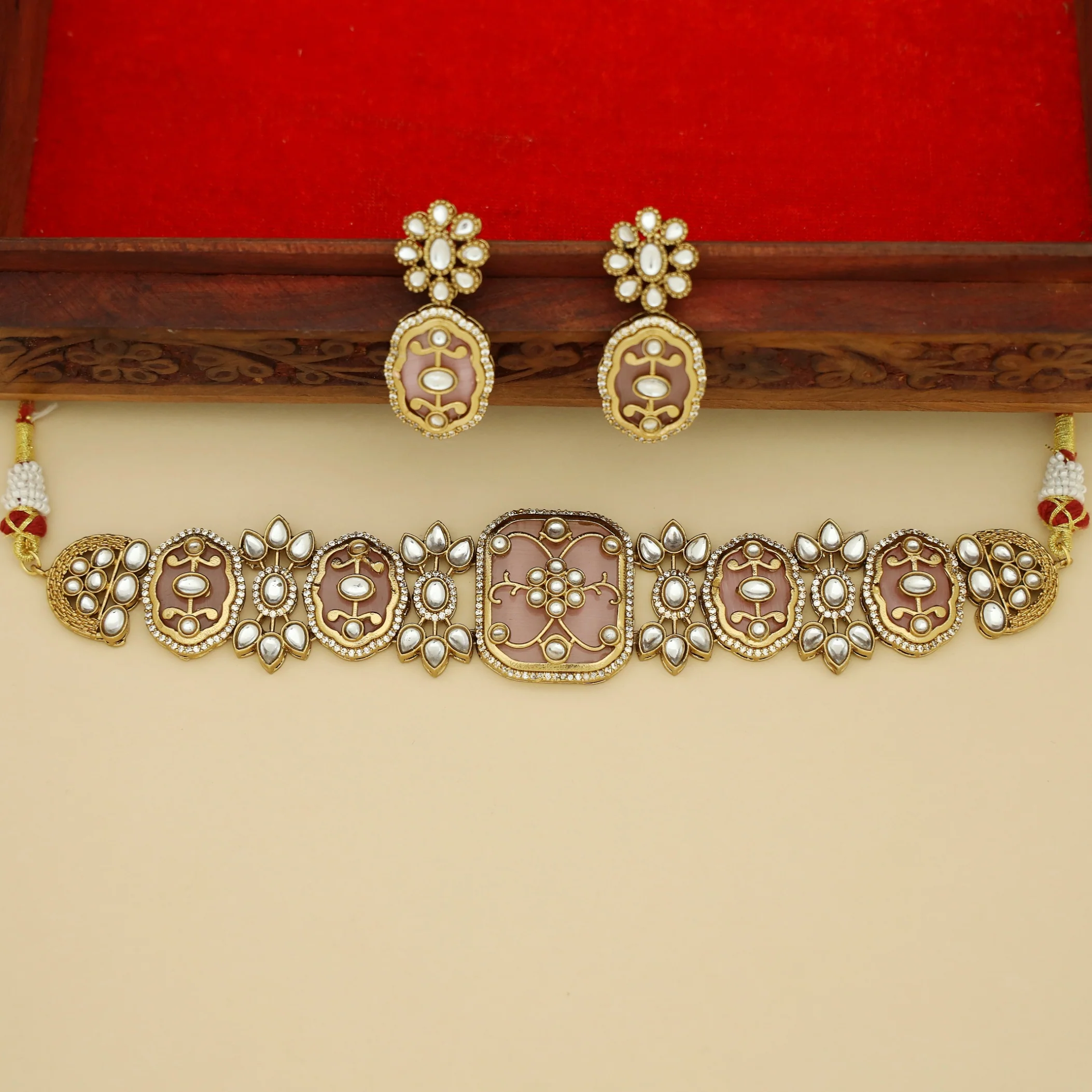 Bhupalika Kundan Choker With Earring - Image 4
