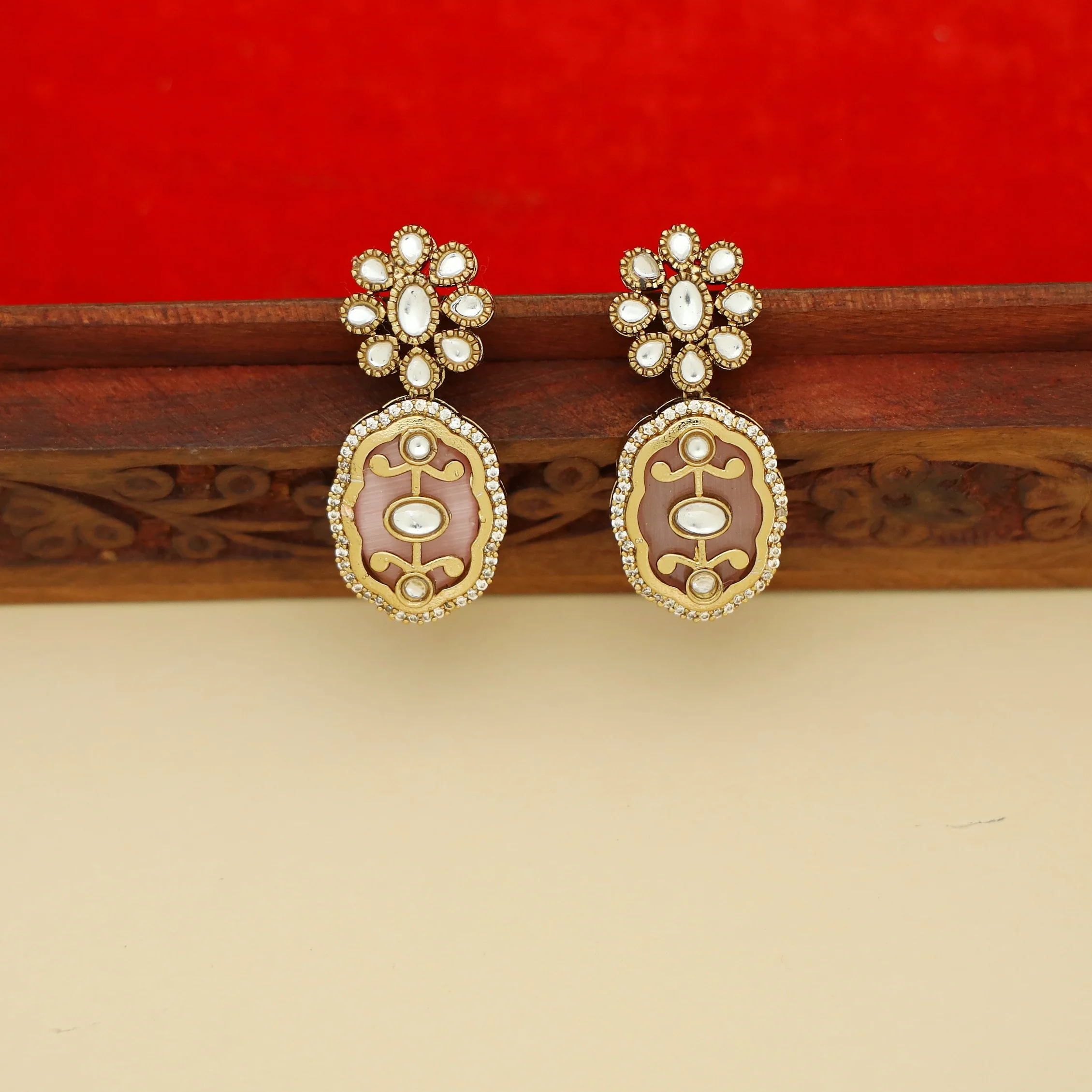 Bhupalika Kundan Choker With Earring - Image 6