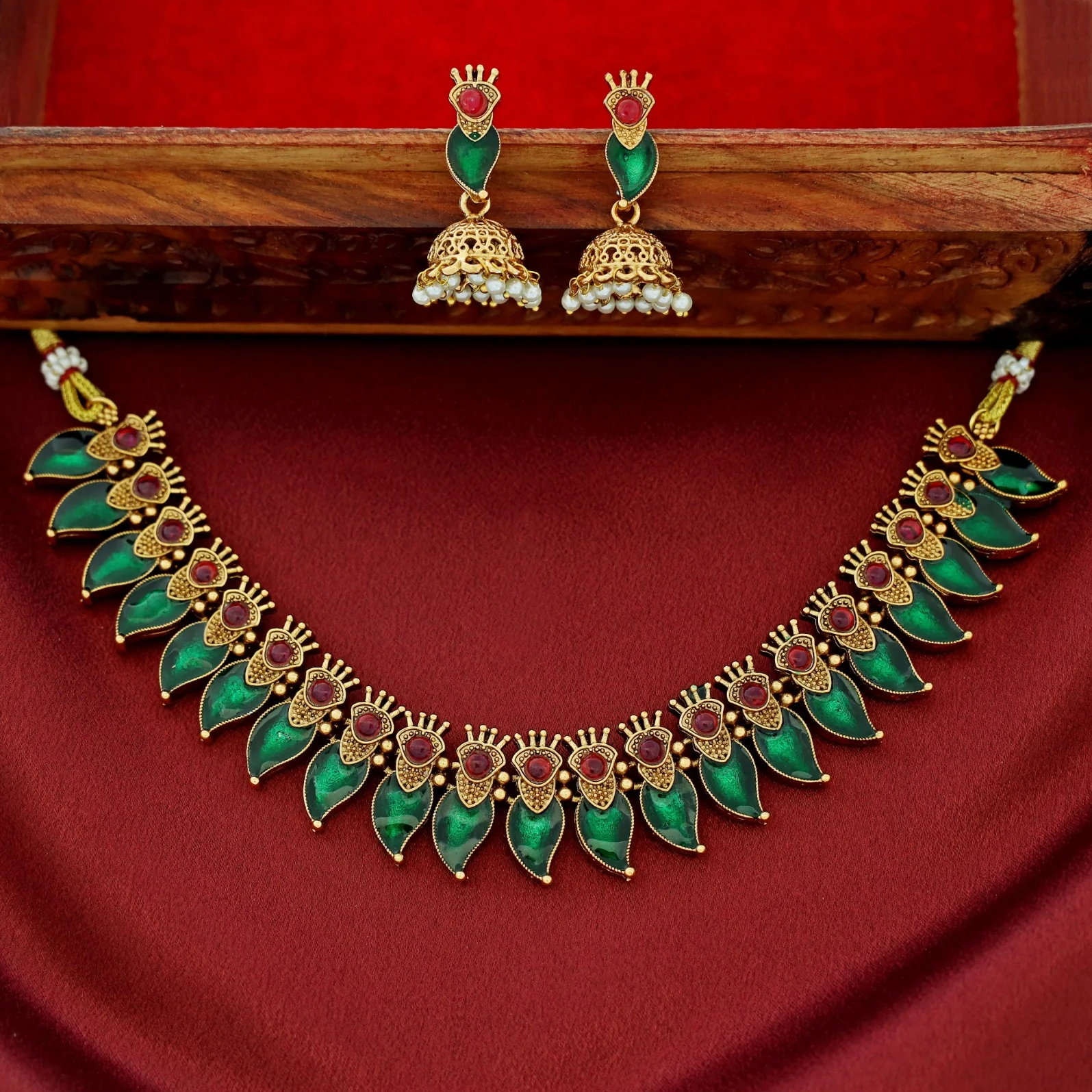Bhuvana Palakka Mango Short Neckpiece With Earring - Image 4