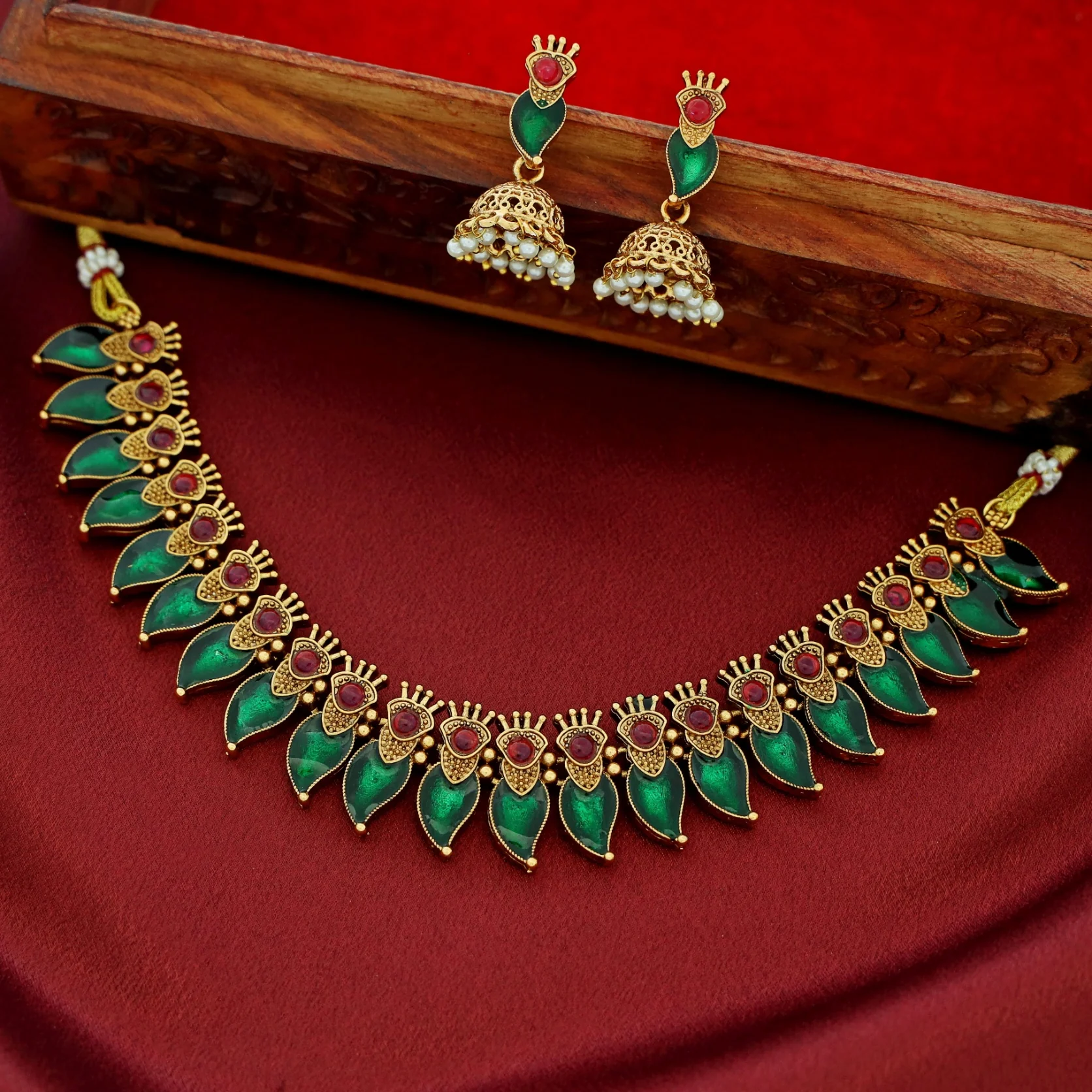 Bhuvana Palakka Mango Short Neckpiece With Earring - Image 5