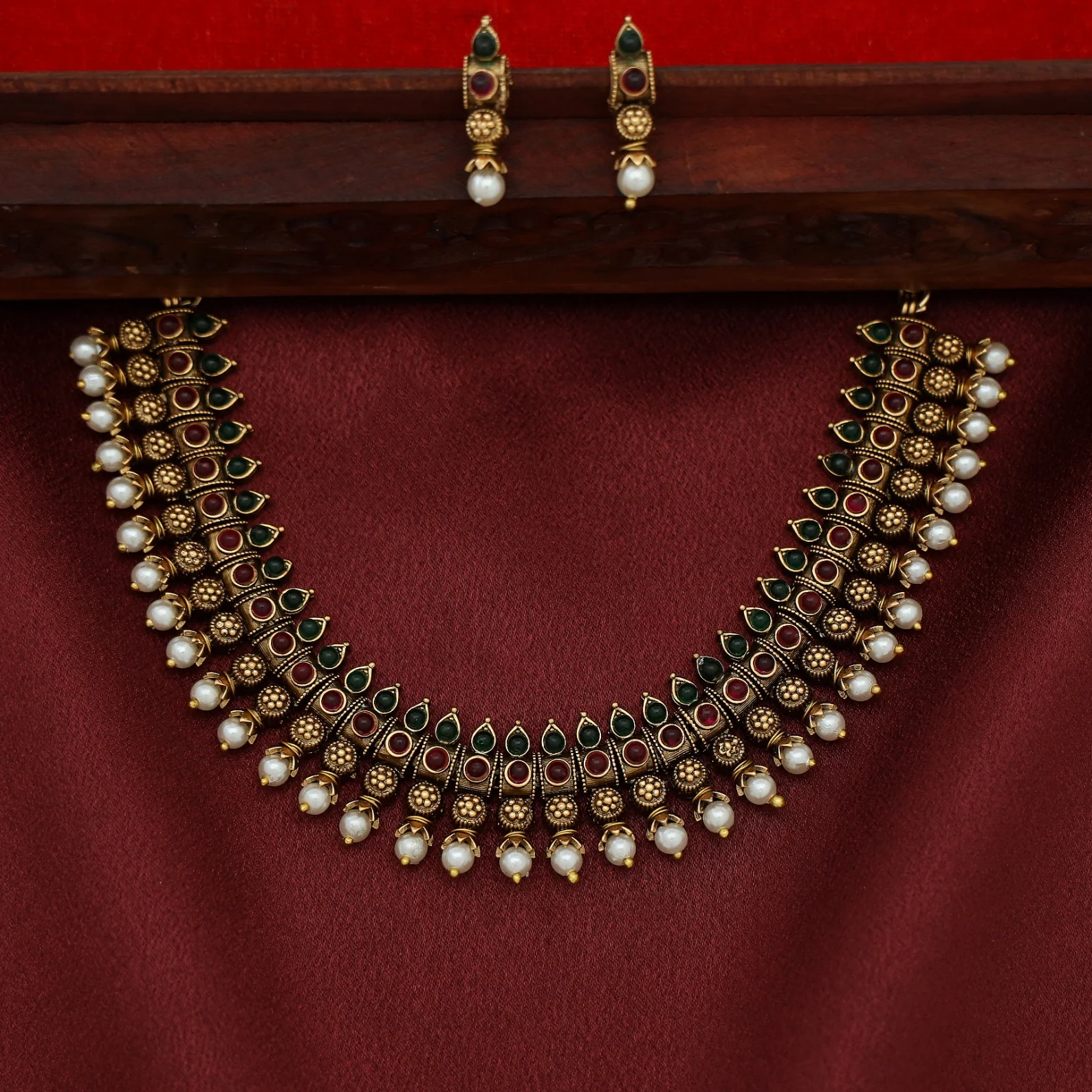 Bhuvani Floral Pearl Short Neckpiece with Earring - Image 4