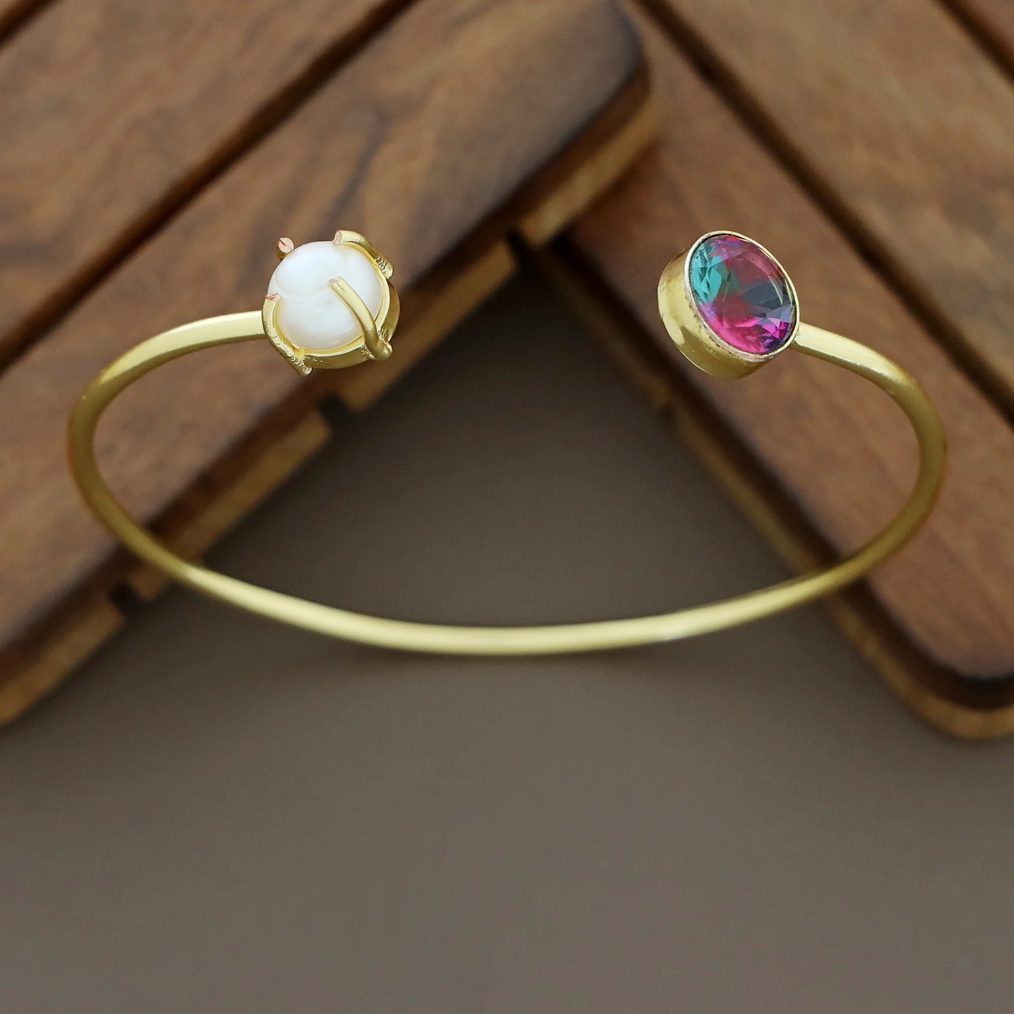 Bisiya Golden Glossy Pearl Bangle - Image 25