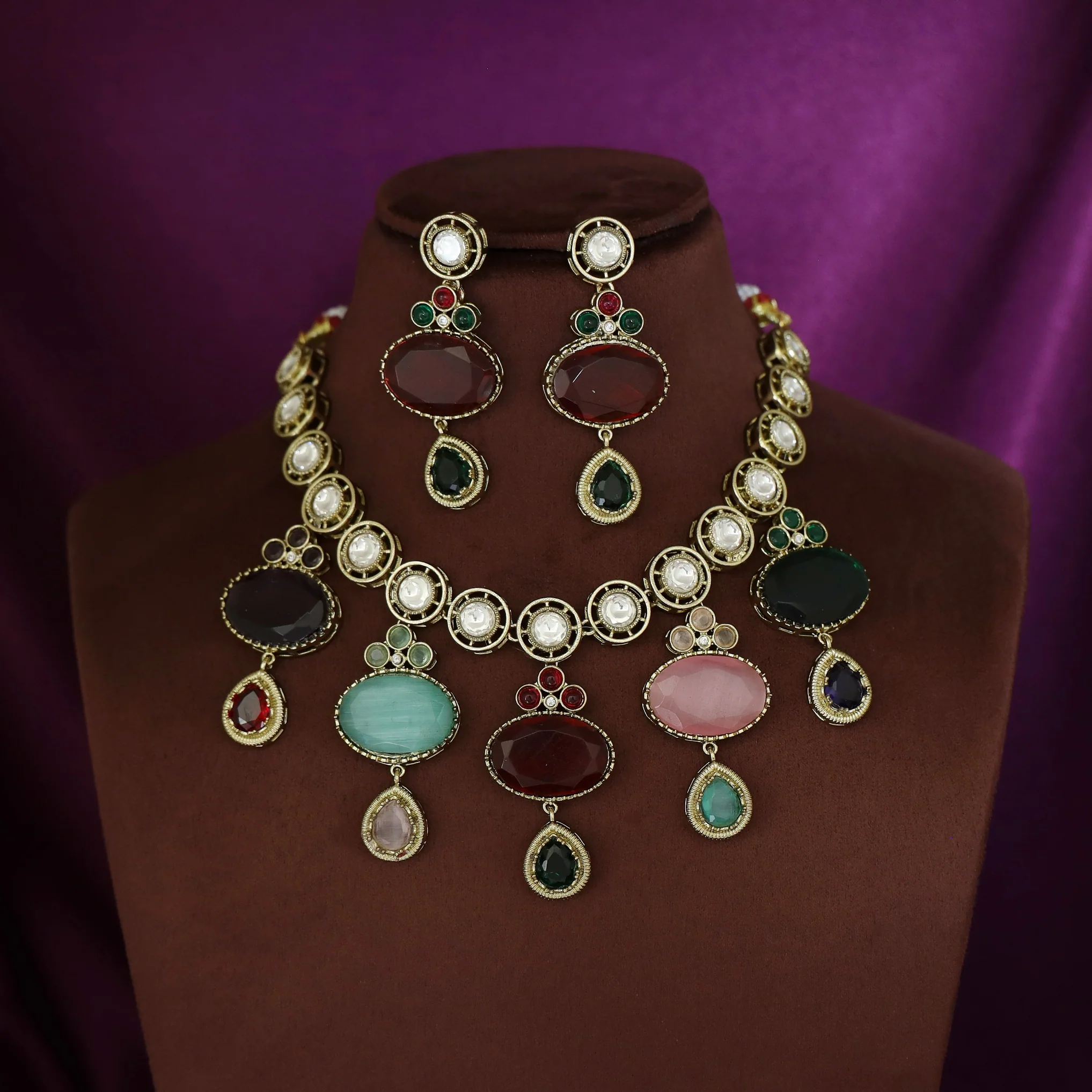 Braahmi  Kundan Glossy Stone Neckpiece With Earring - Image 2