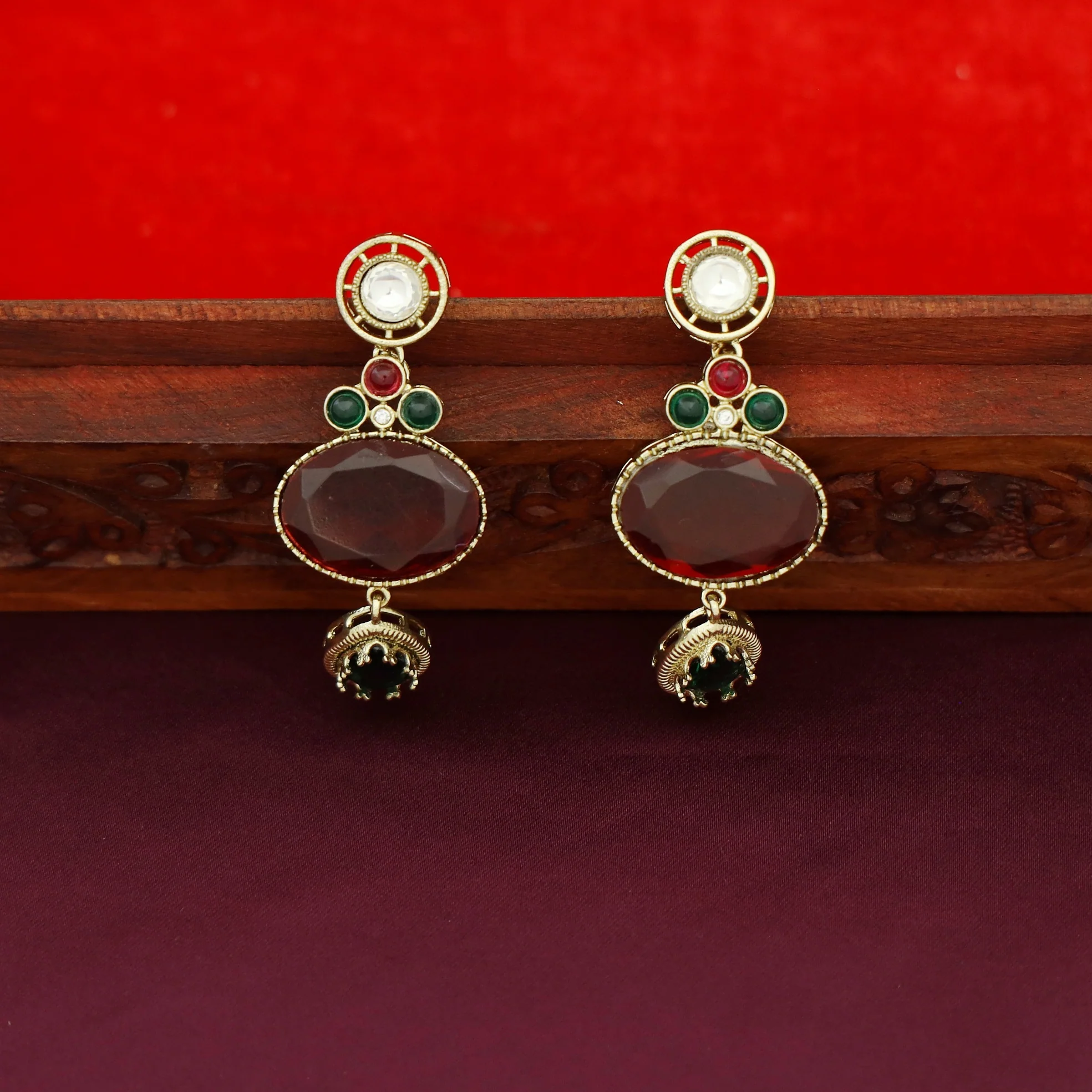 Braahmi  Kundan Glossy Stone Neckpiece With Earring - Image 4