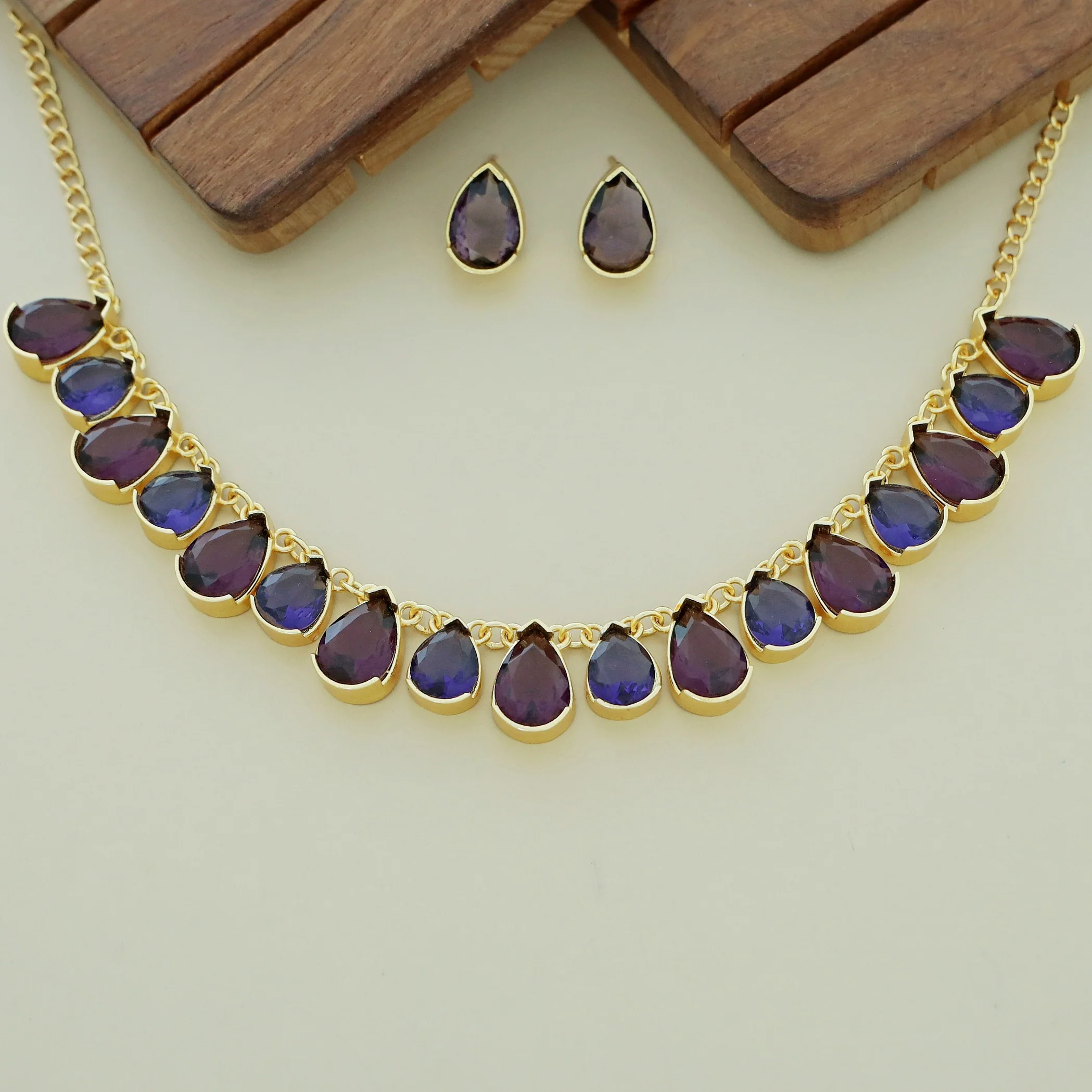 Breda Neckpiece with Stud - Image 31