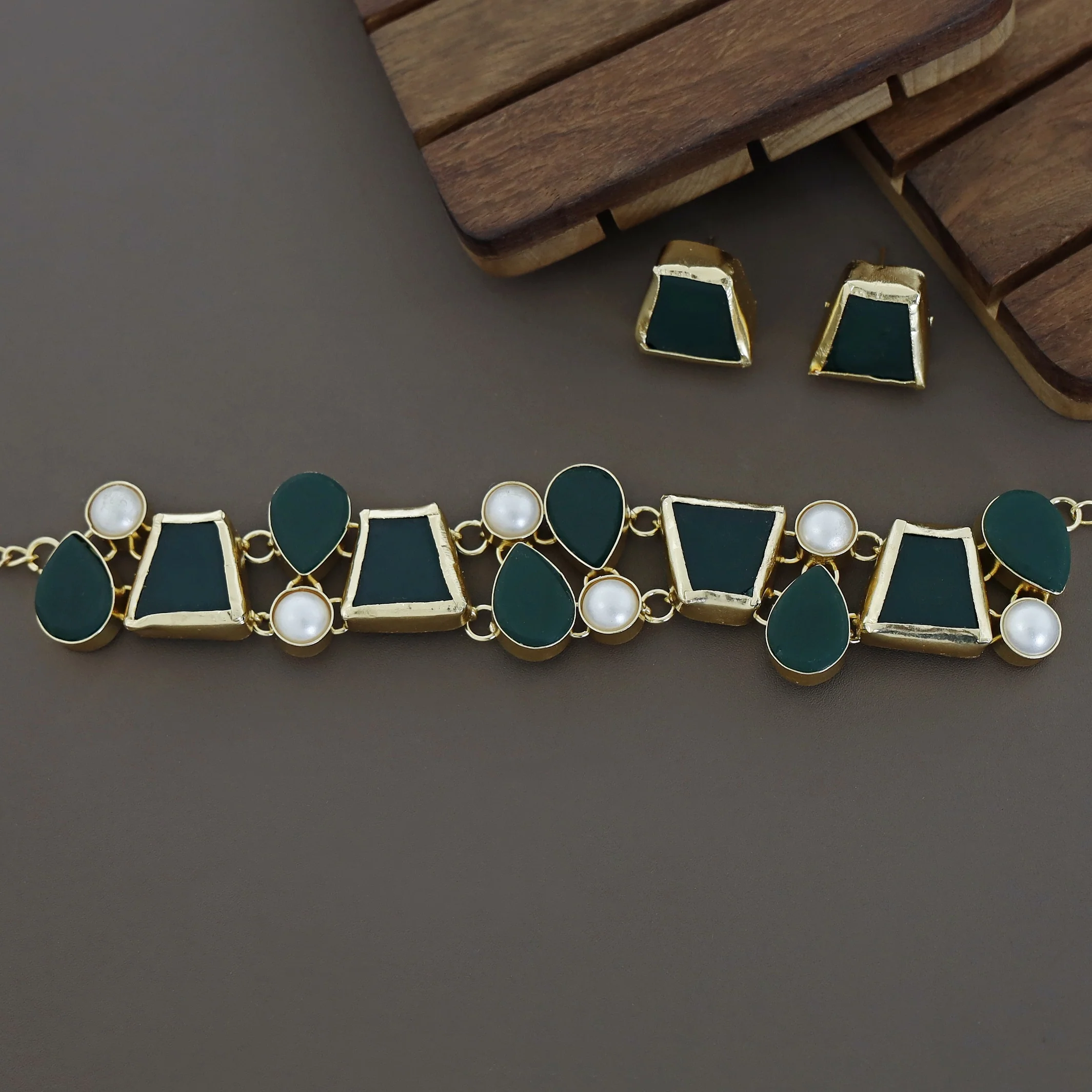 Brenda Golden Raw Stone + Pearl Choker With Stud - Image 8