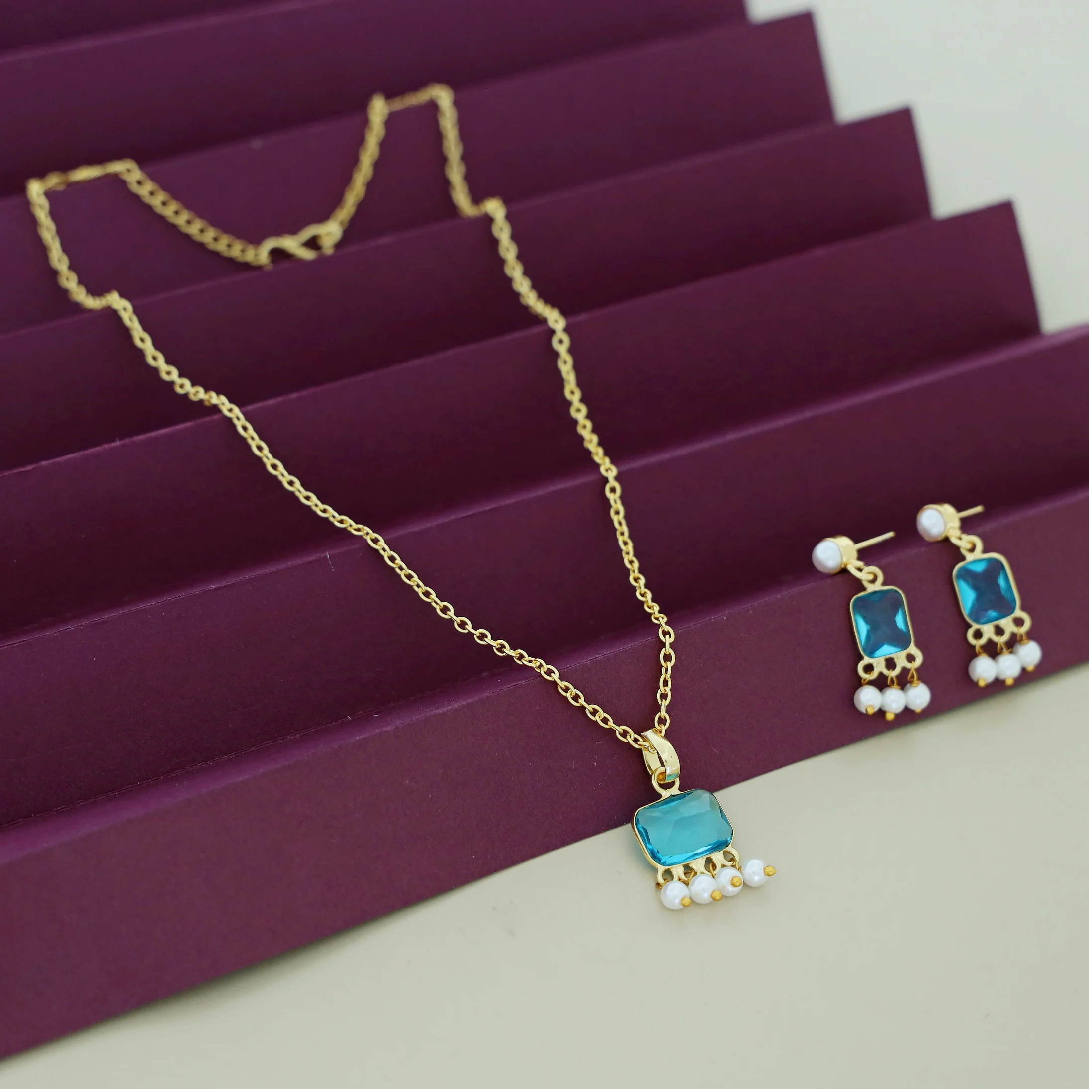 Brenna Rectangle Glossy Pearl Neckpiece With Earring - Image 10