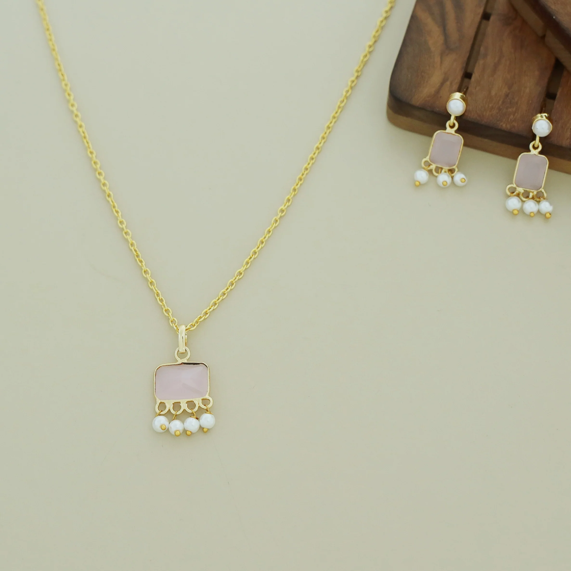 Brenna Rectangle Glossy Pearl Neckpiece With Earring - Image 7