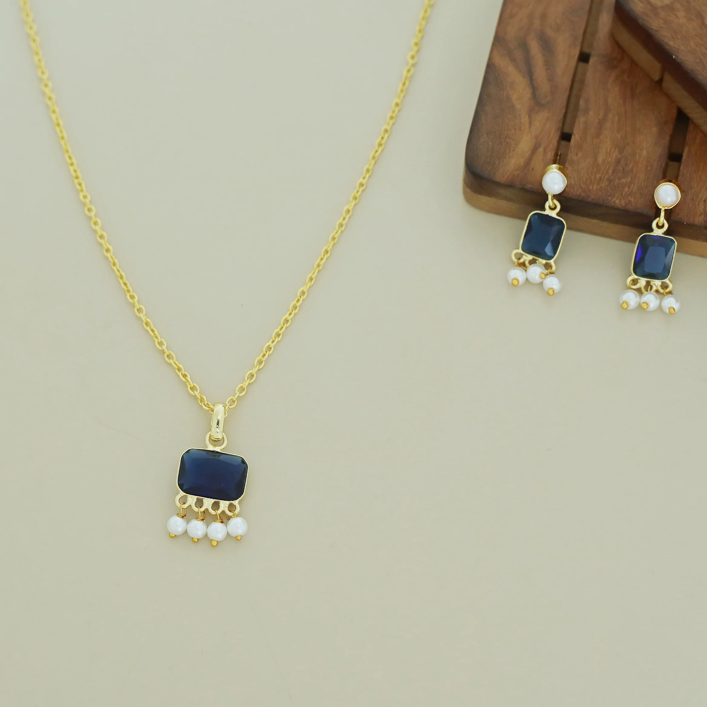 Brenna Rectangle Glossy Pearl Neckpiece With Earring - Image 8
