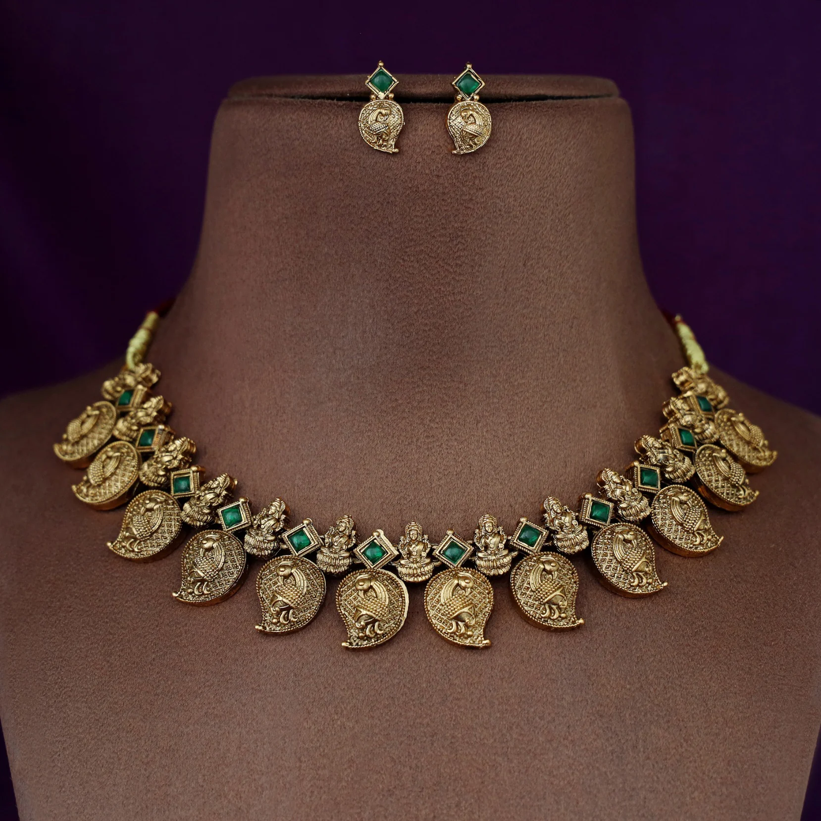 Brishti Devi Mayura Kemp Stone Short Neckpiece With Earring - Image 3