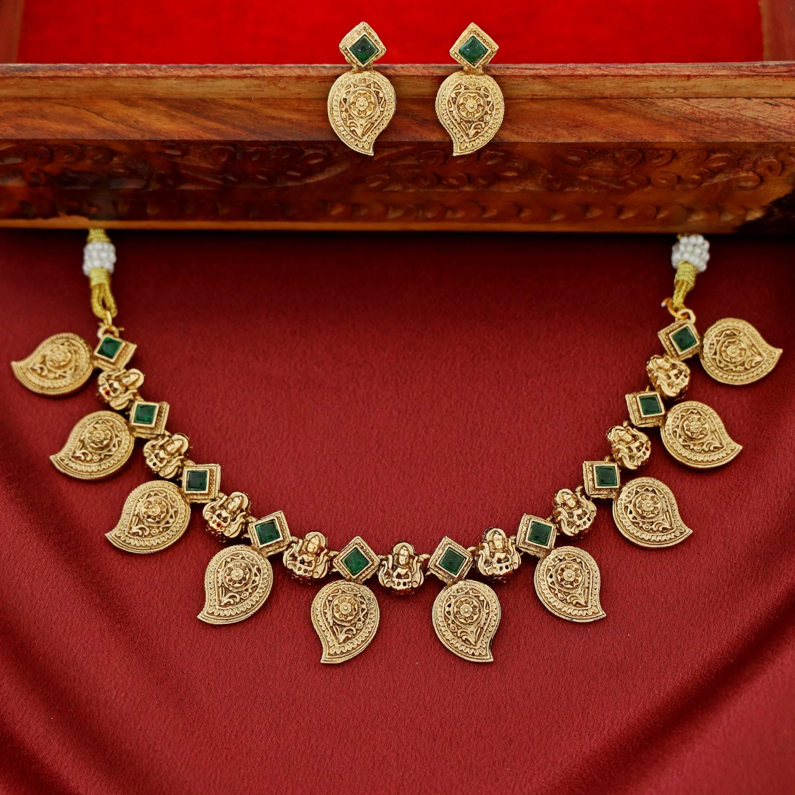 Brishti Devi Short Neckpiece With Earring - Image 3
