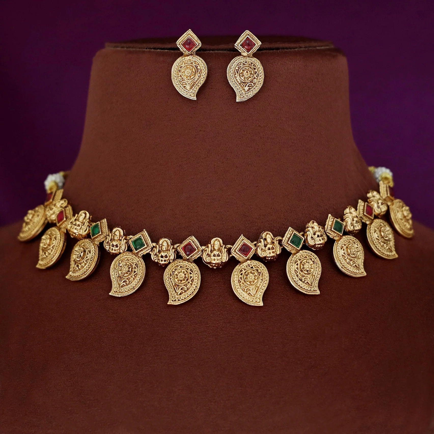 Brishti Devi Short Neckpiece With Earring - Image 5