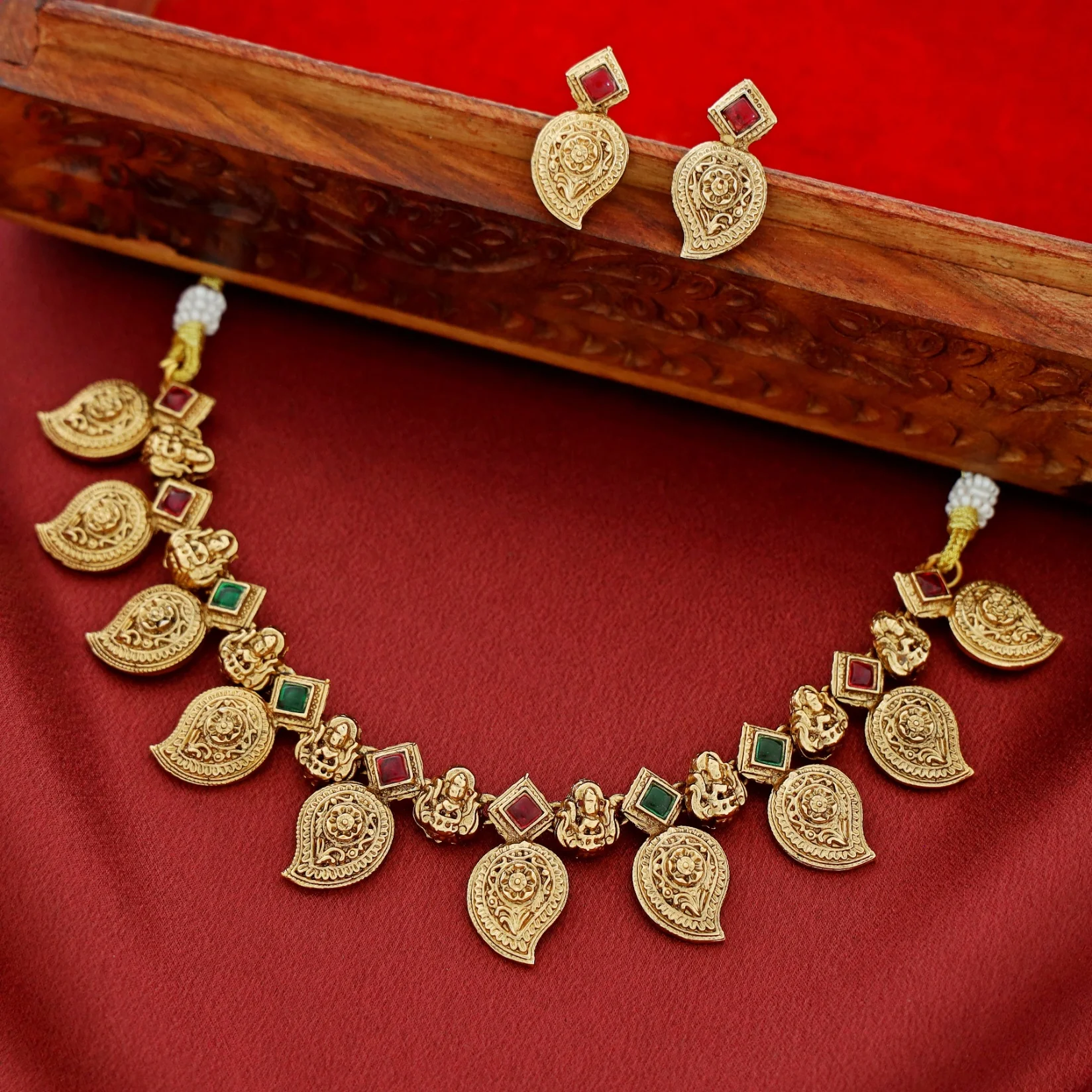 Brishti Devi Short Neckpiece With Earring - Image 6