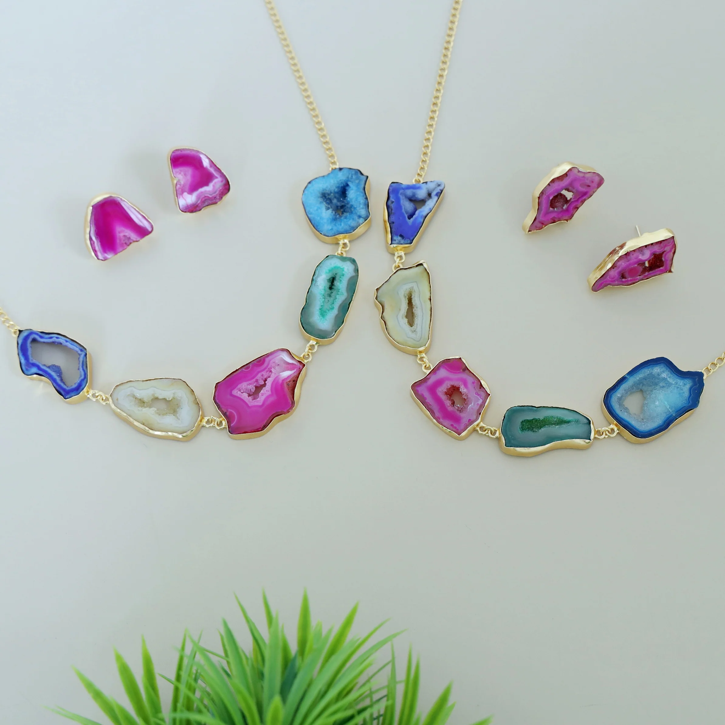 Britney Agate Choker/Short Neckpiece With Earring - Image 12