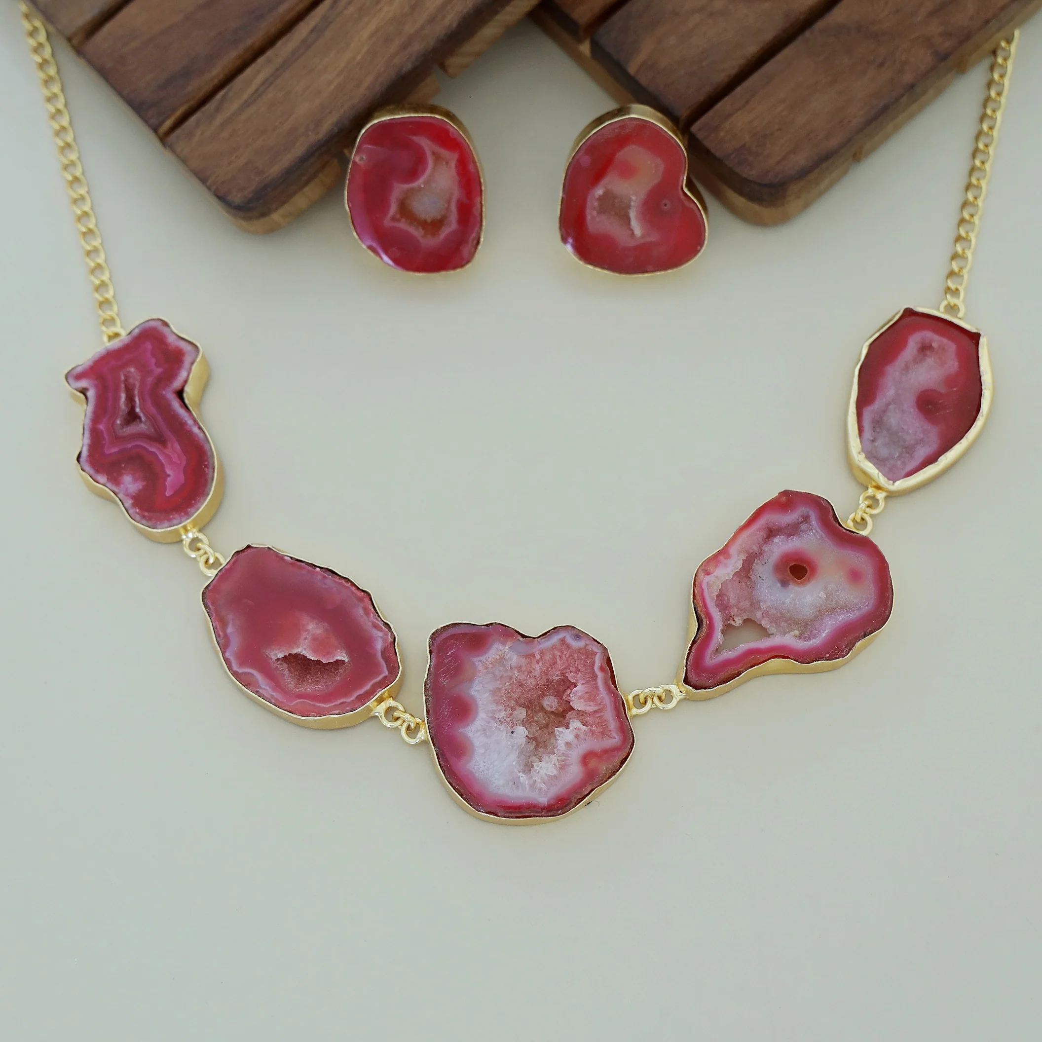 Britney Agate Choker/Short Neckpiece With Earring - Image 15
