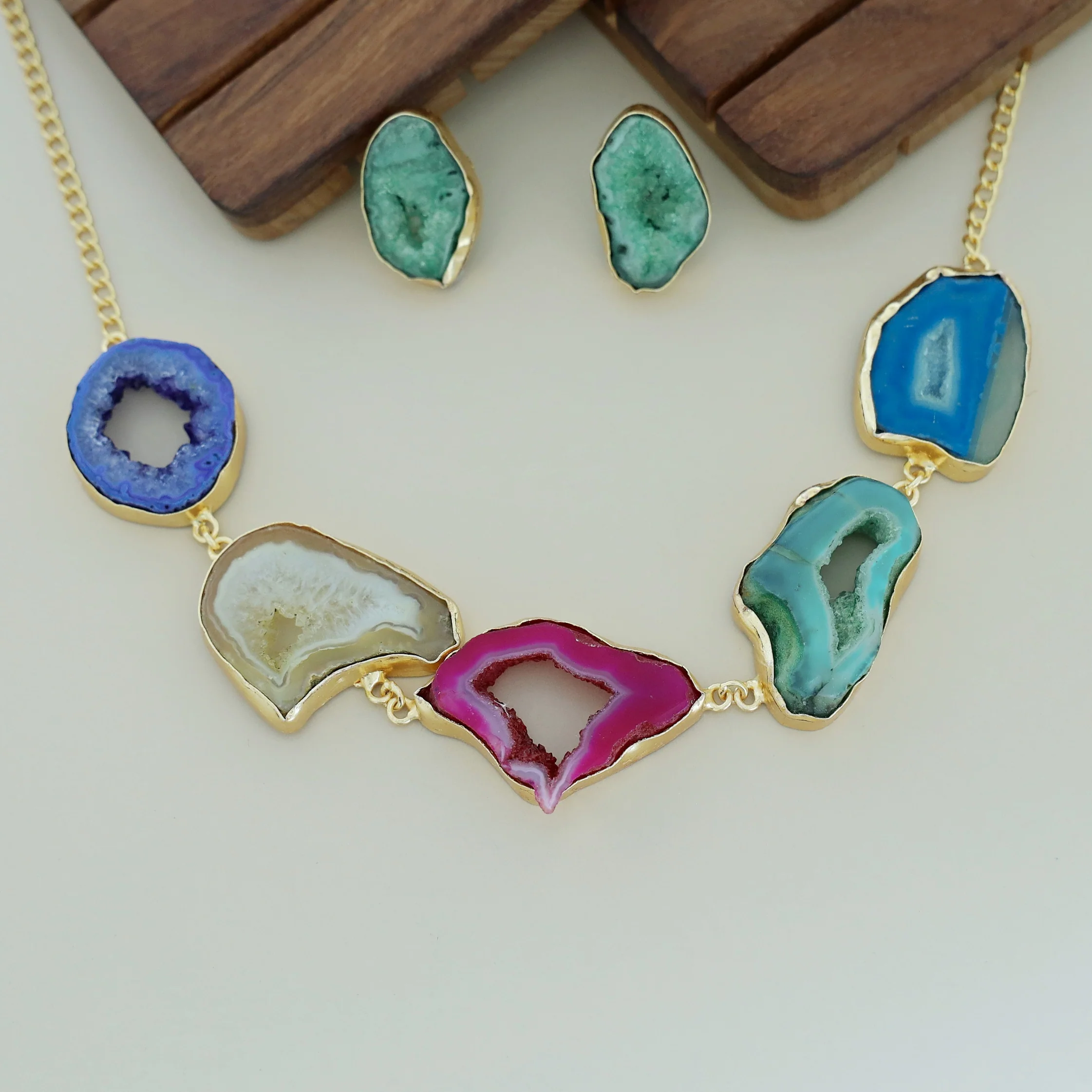 Britney Agate Choker/Short Neckpiece With Earring - Image 17
