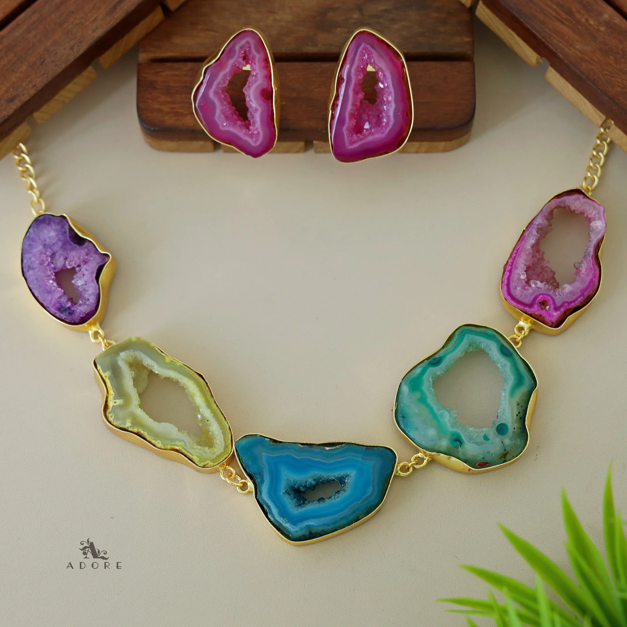 Britney Agate Choker/Short Neckpiece With Earring - Image 18
