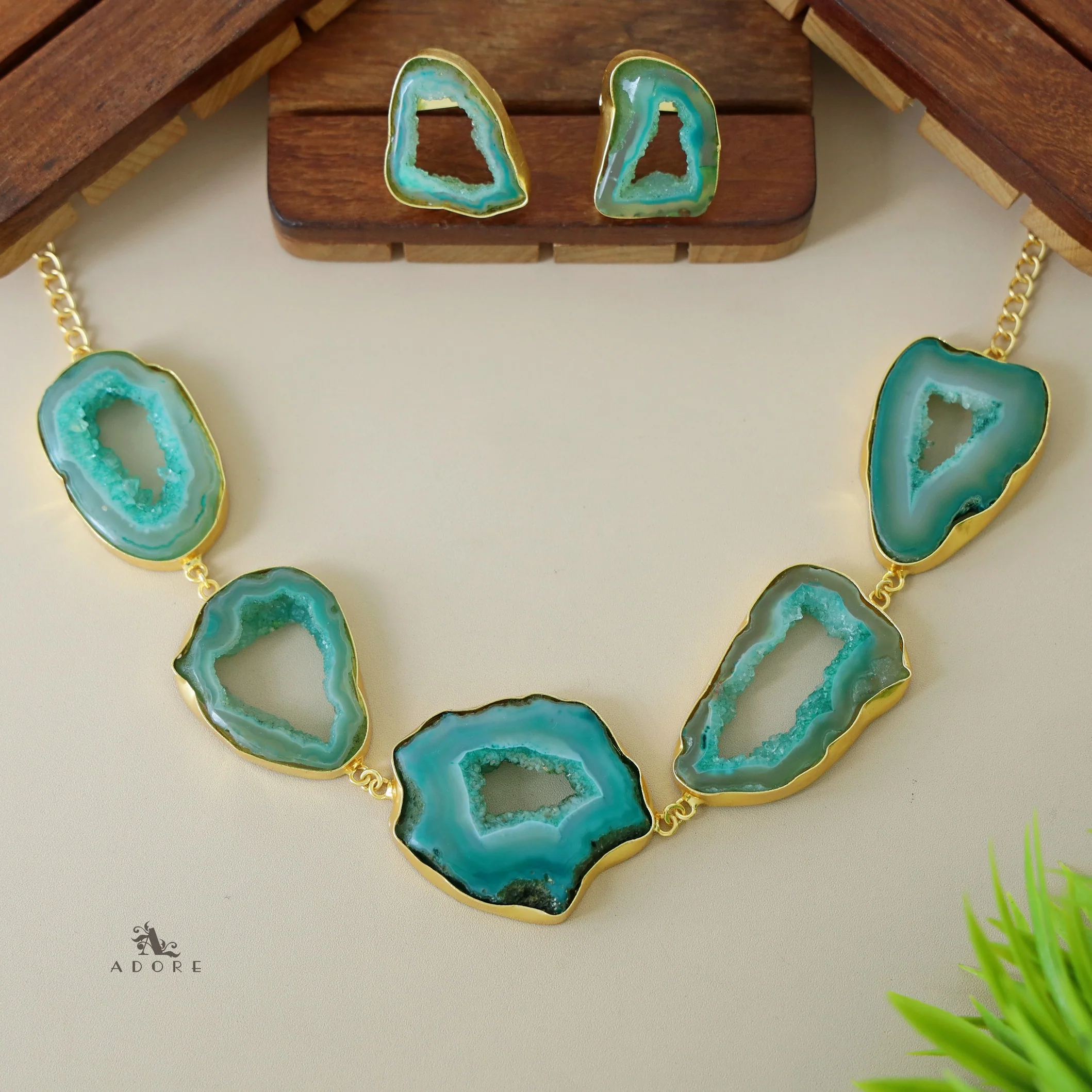 Britney Agate Choker/Short Neckpiece With Earring - Image 19