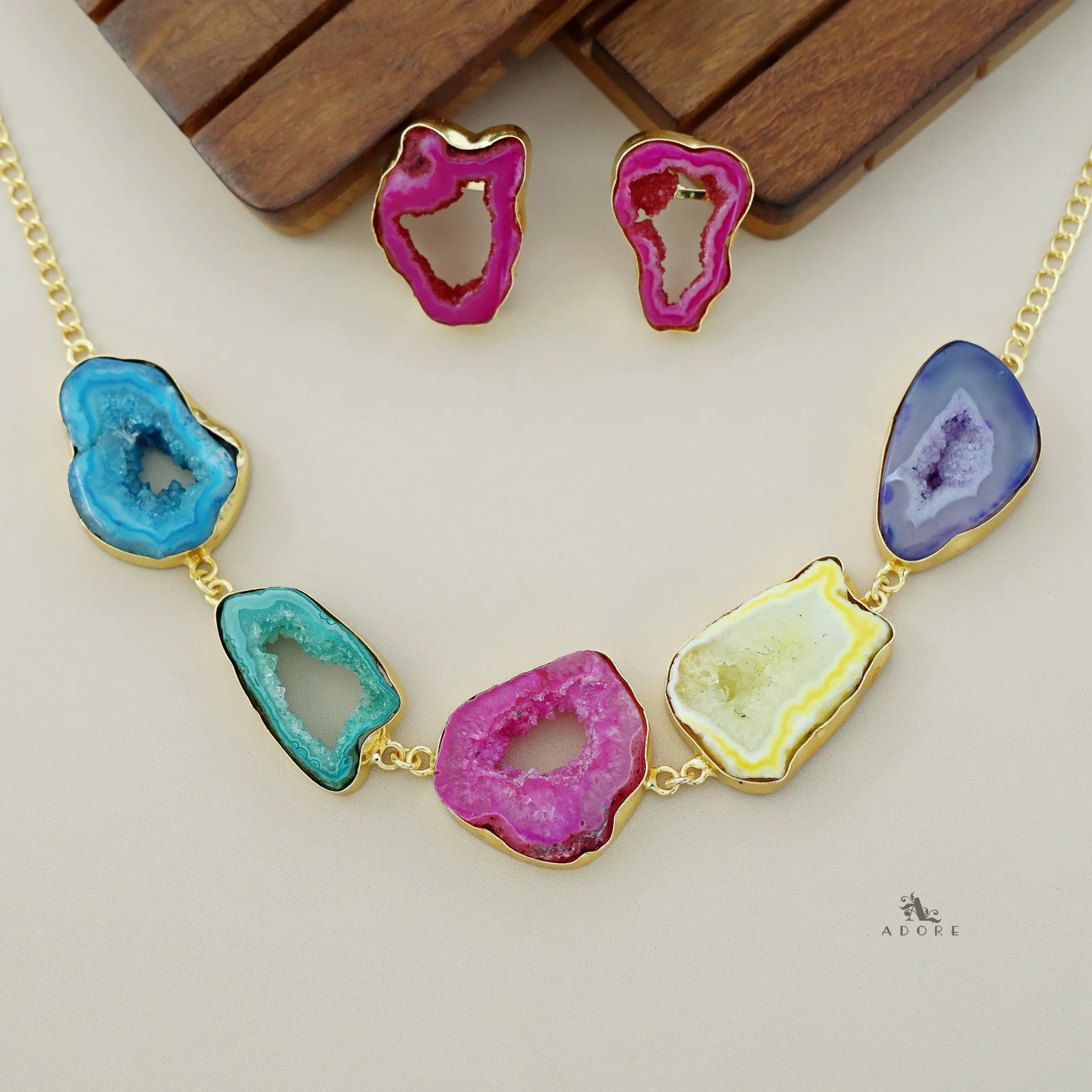 Britney Agate Choker/Short Neckpiece With Earring - Image 22