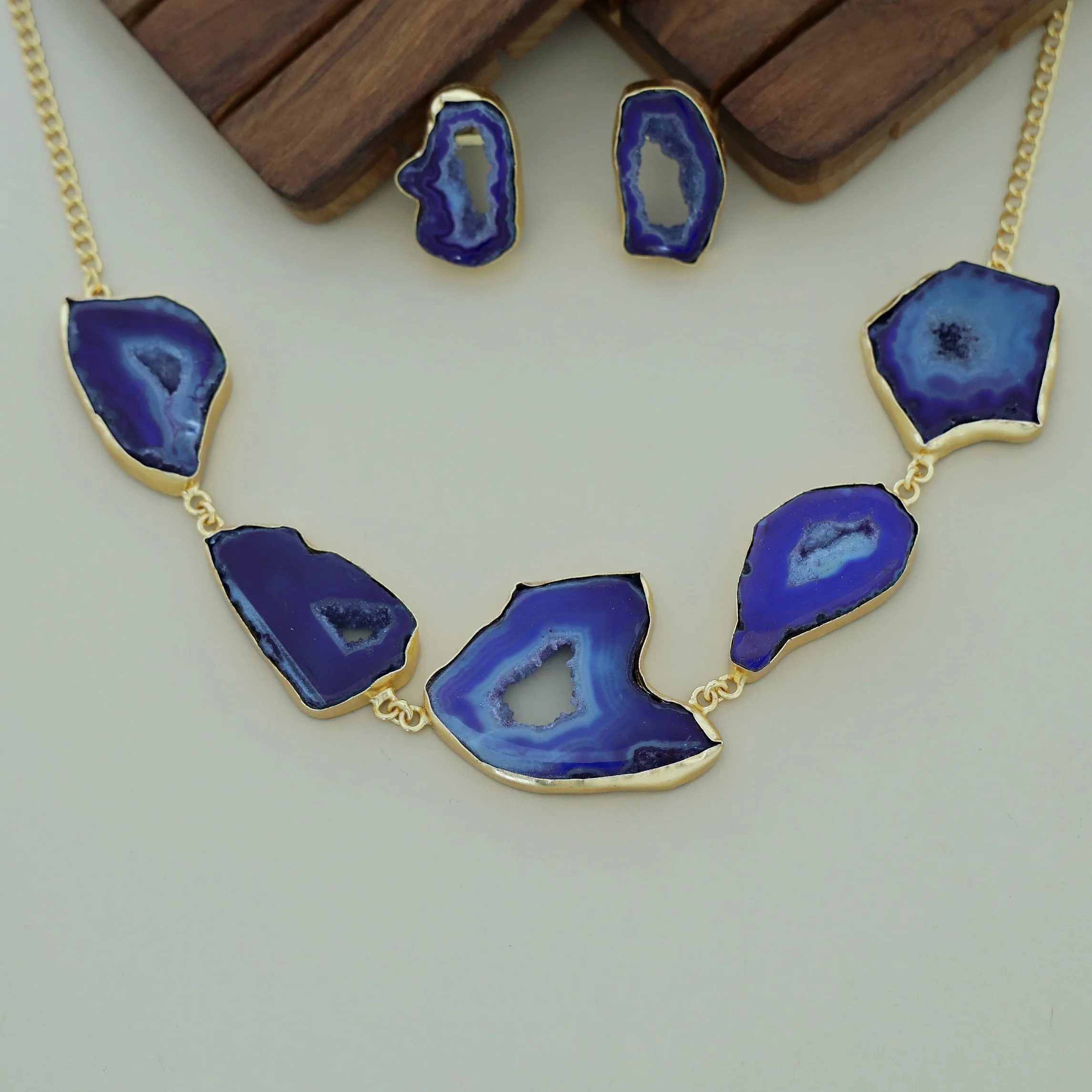 Britney Agate Choker/Short Neckpiece With Earring - Image 3