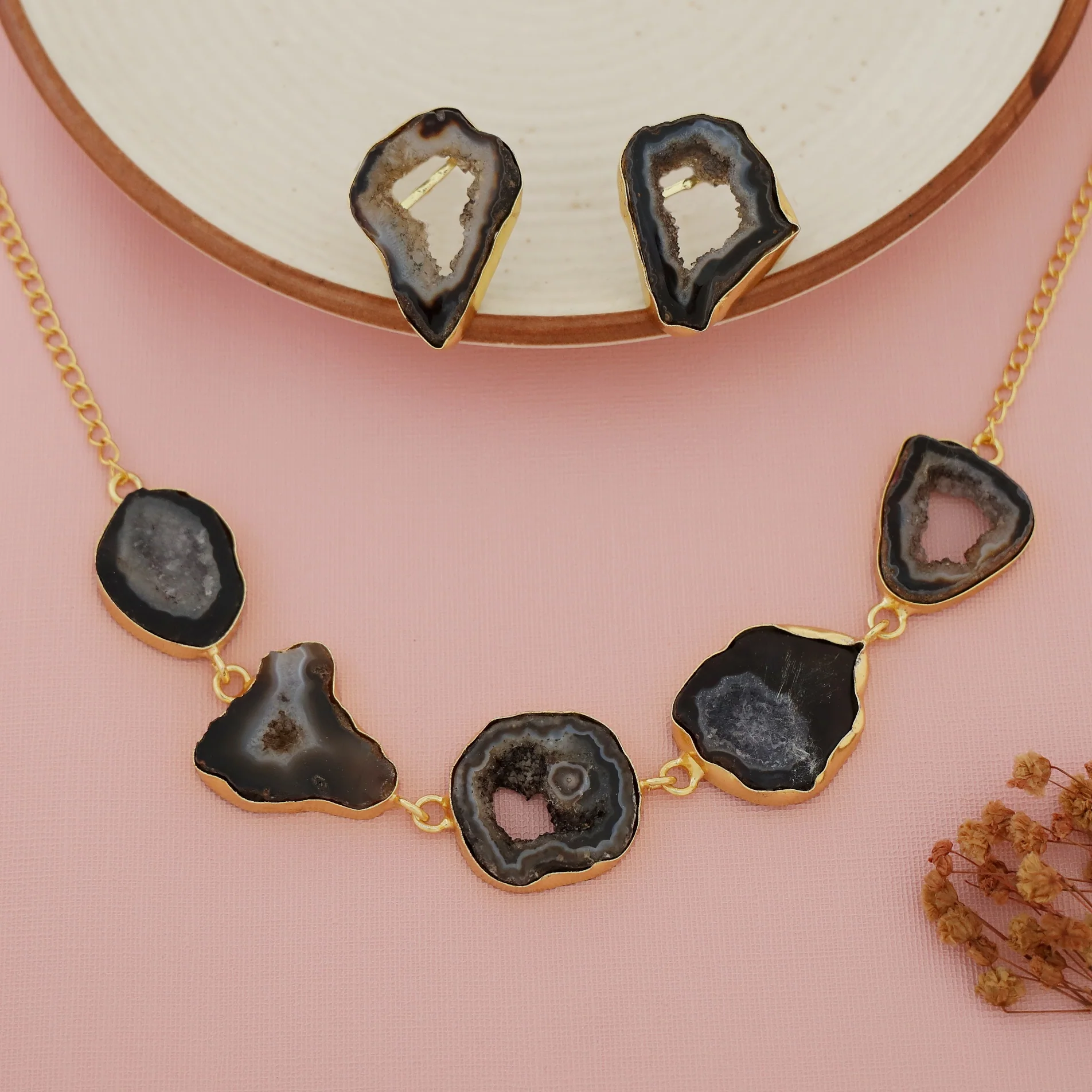 Britney Agate Choker/Short Neckpiece With Earring - Image 49