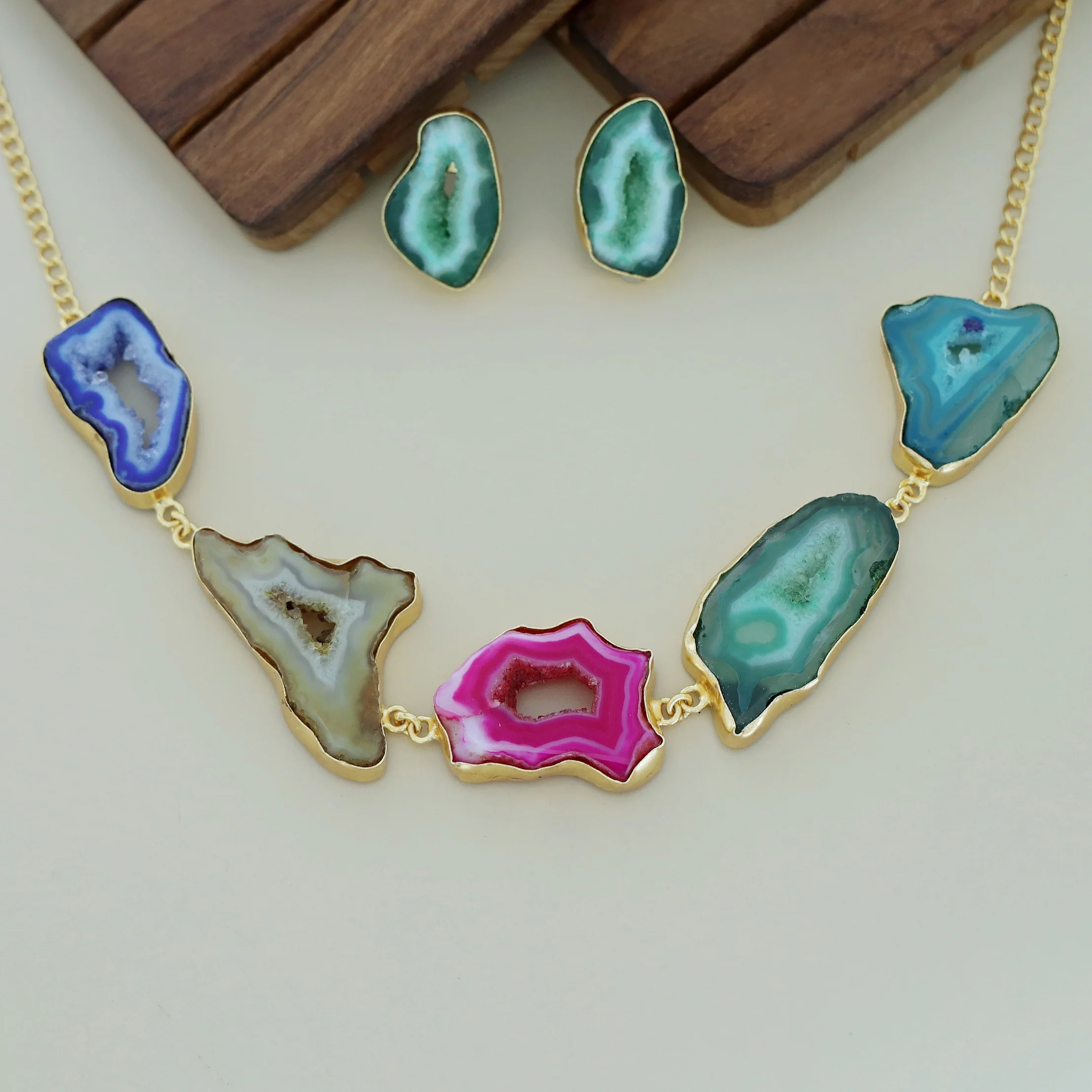 Britney Agate Choker/Short Neckpiece With Earring - Image 8