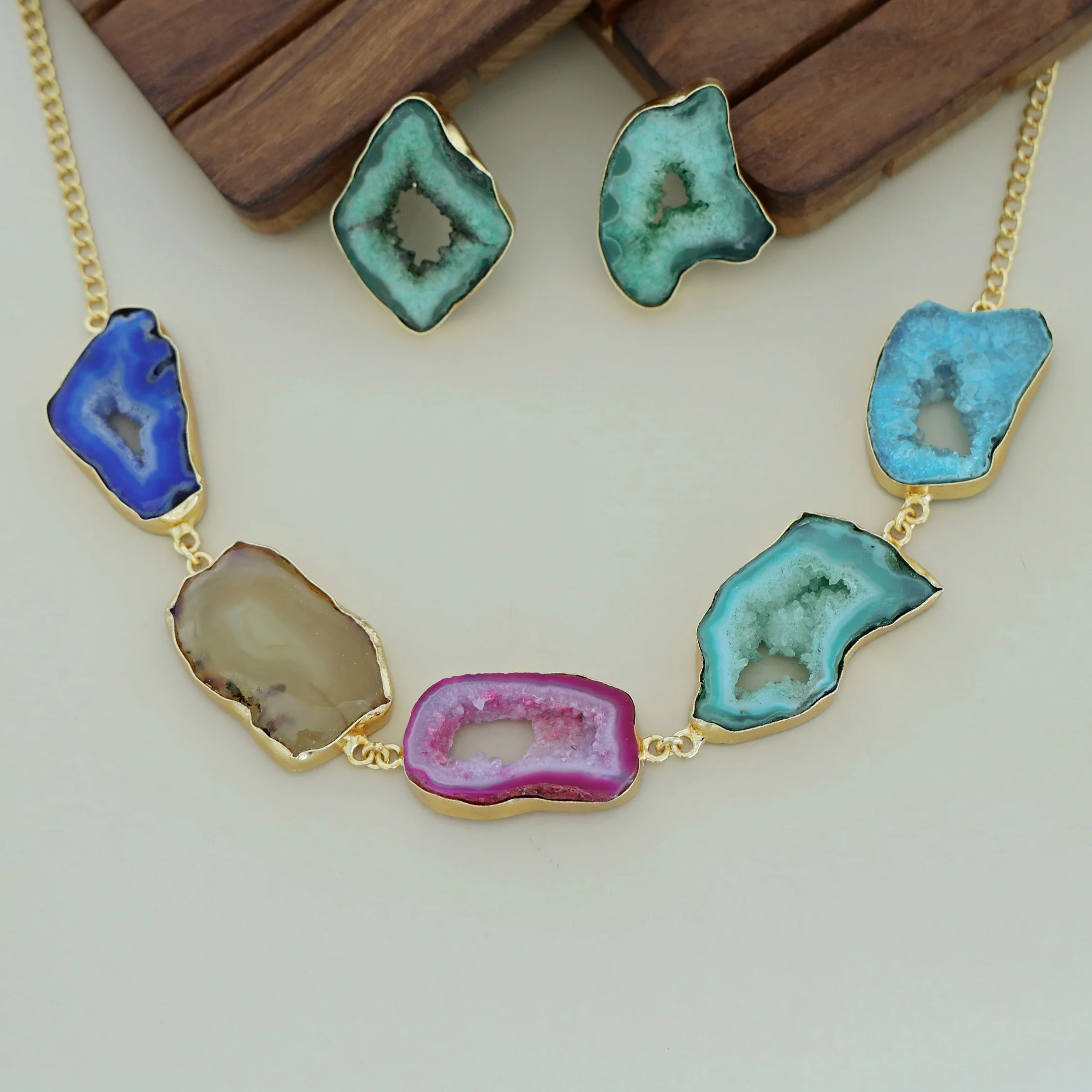 Britney Agate Choker/Short Neckpiece With Earring - Image 9