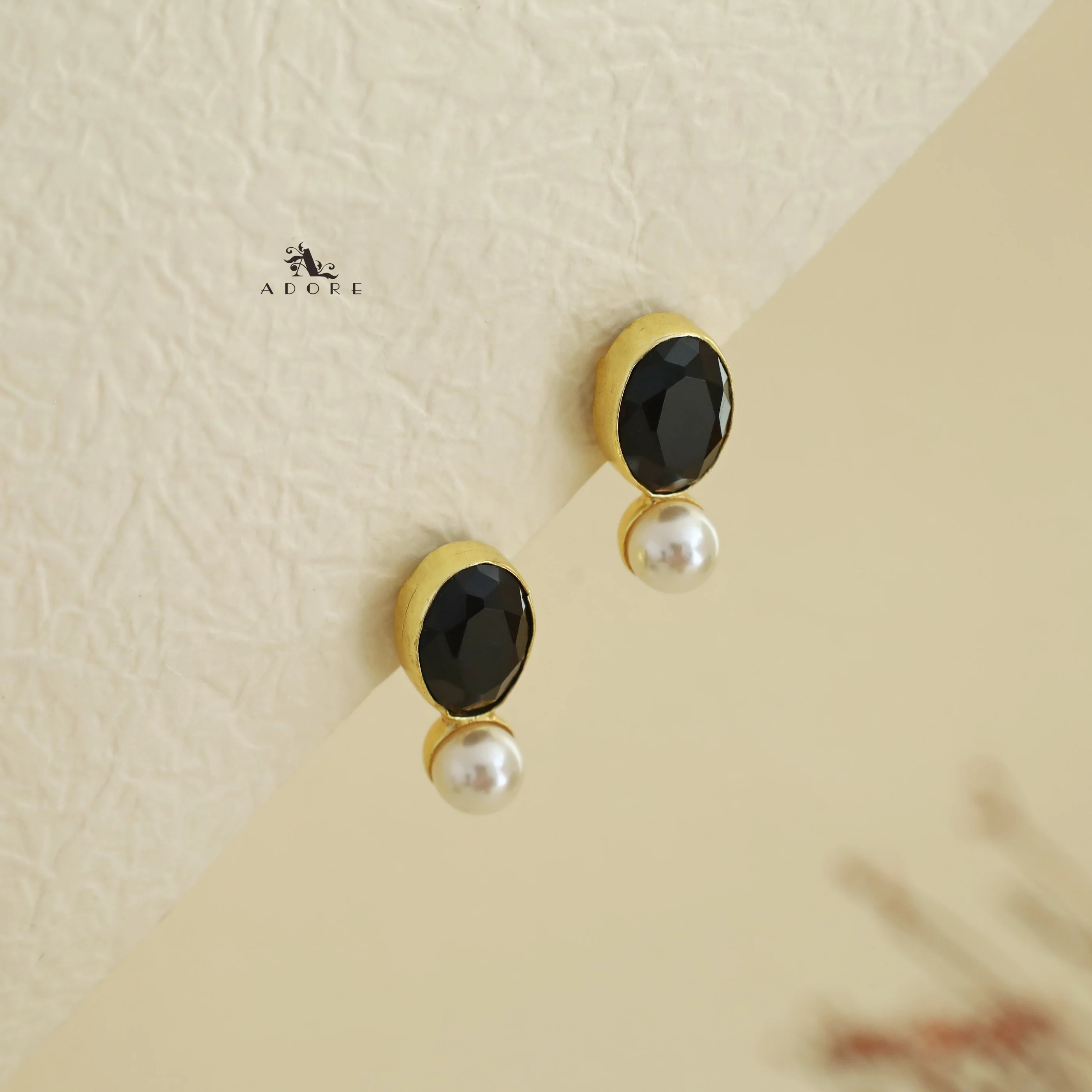 Laney Golden Oval Glossy Stone Pearl Earring - Image 13