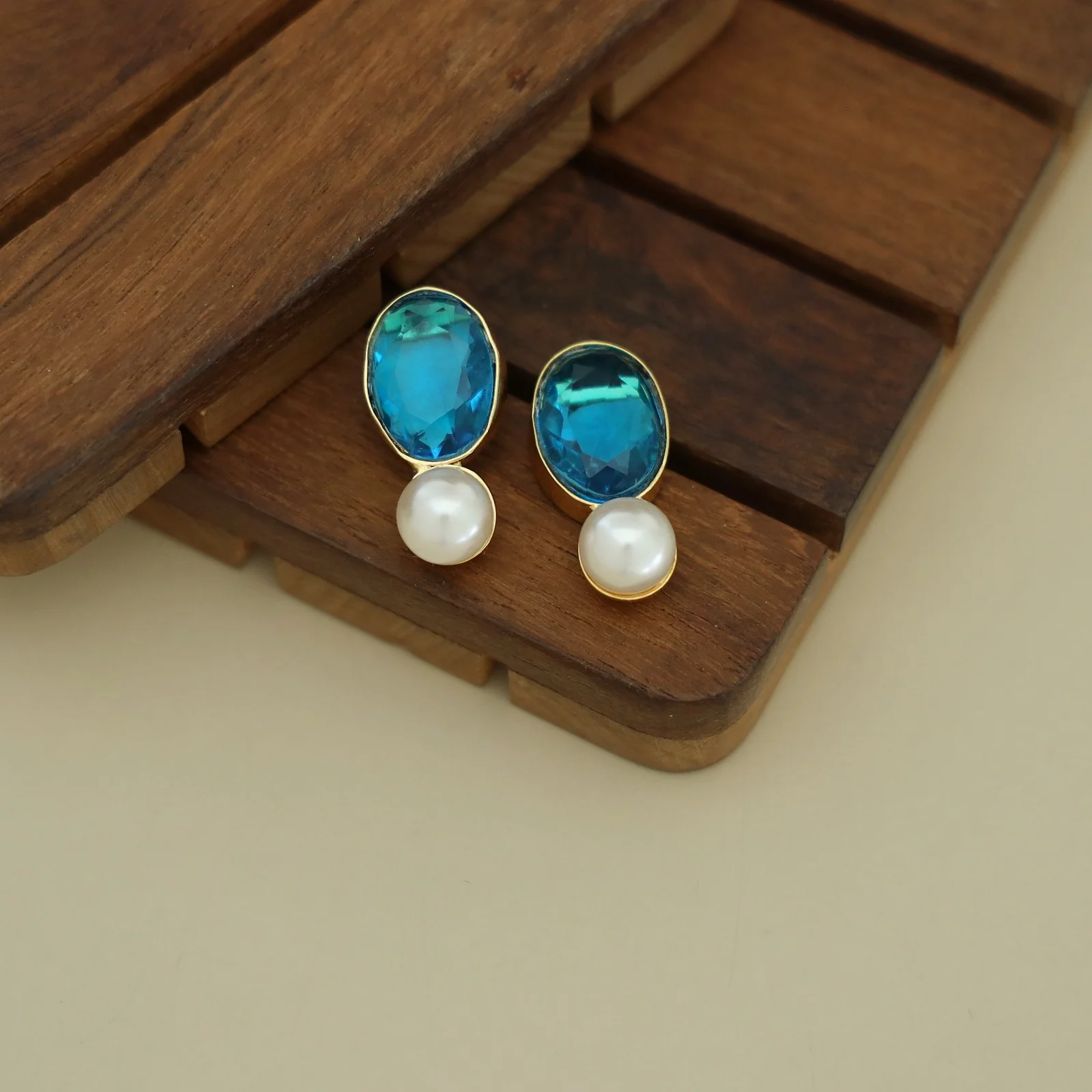 Laney Golden Oval Glossy Stone Pearl Earring - Image 6