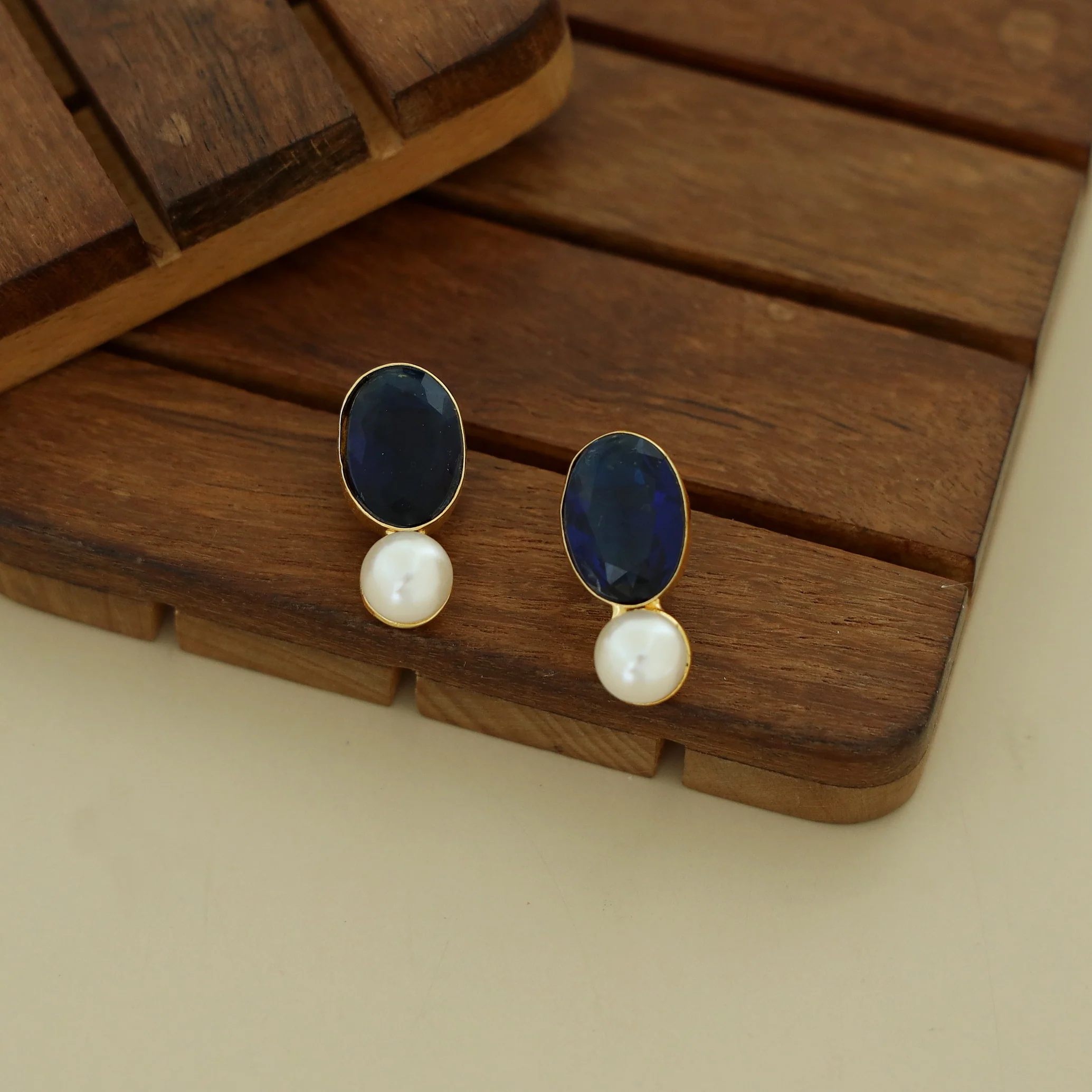 Laney Golden Oval Glossy Stone Pearl Earring - Image 7