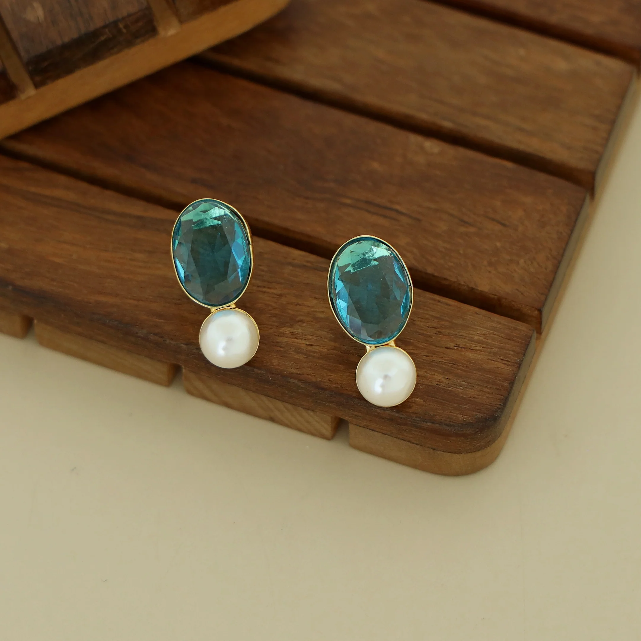 Laney Golden Oval Glossy Stone Pearl Earring - Image 8