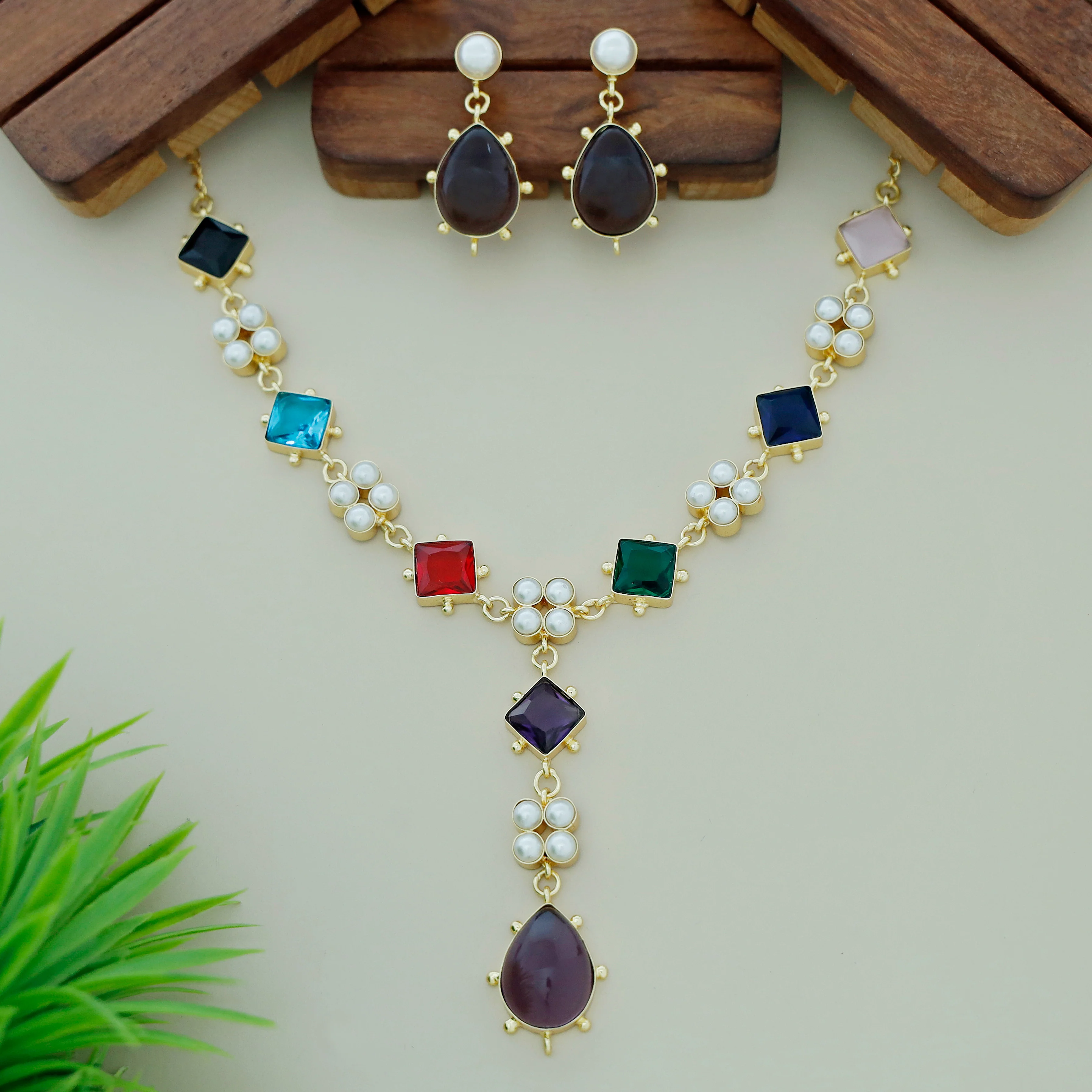 Cailyn Glossy Stone Pearl Neckpiece With Earring - Image 10