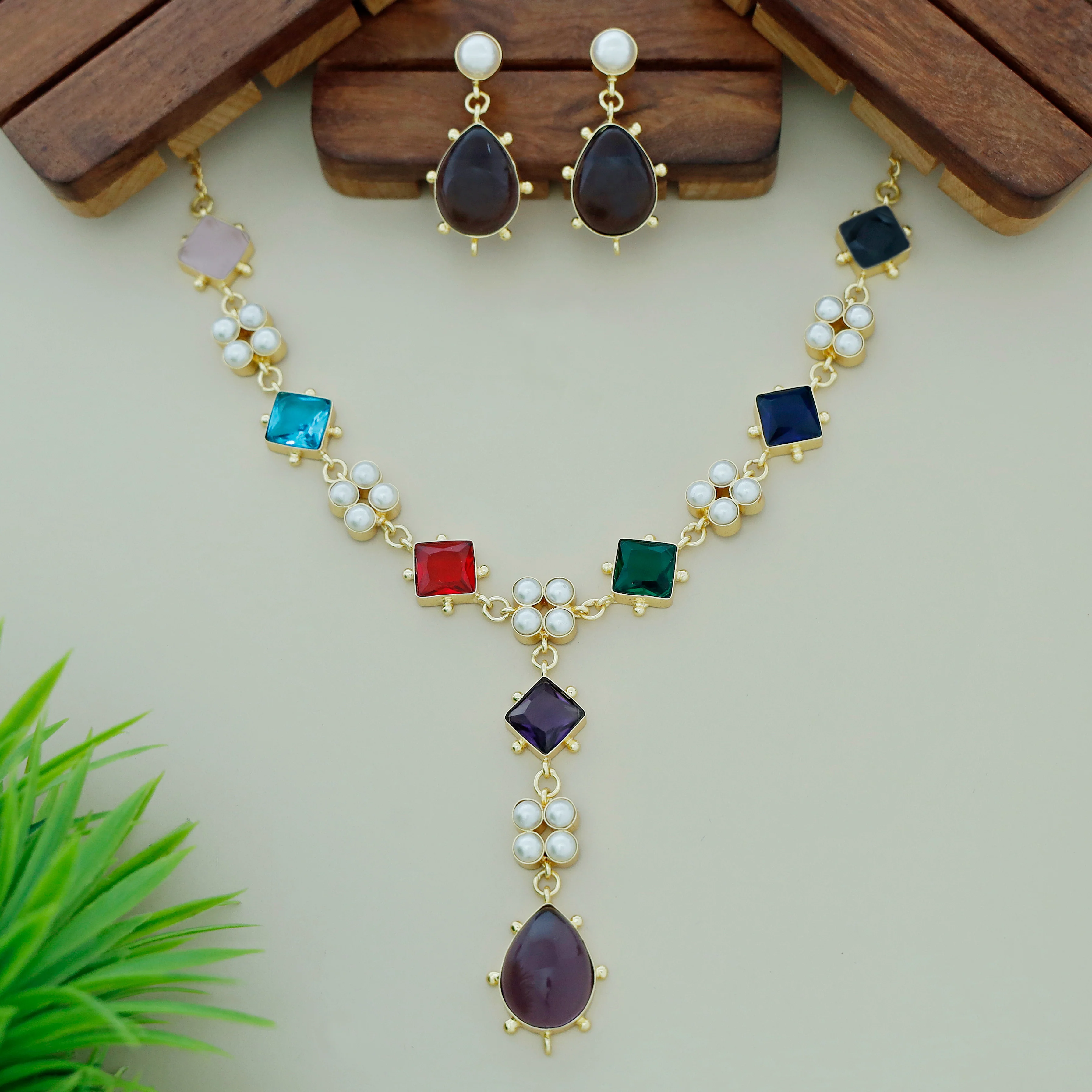 Cailyn Glossy Stone Pearl Neckpiece With Earring - Image 11
