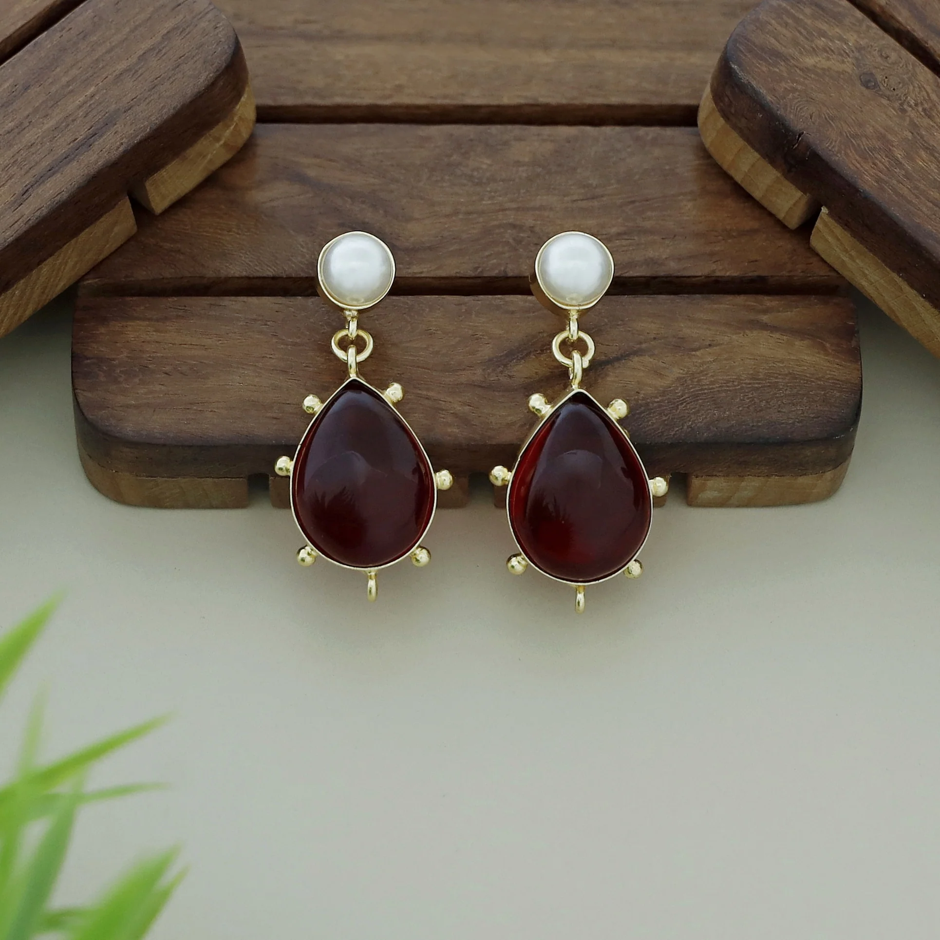Cailyn Glossy Stone Pearl Neckpiece With Earring - Image 13