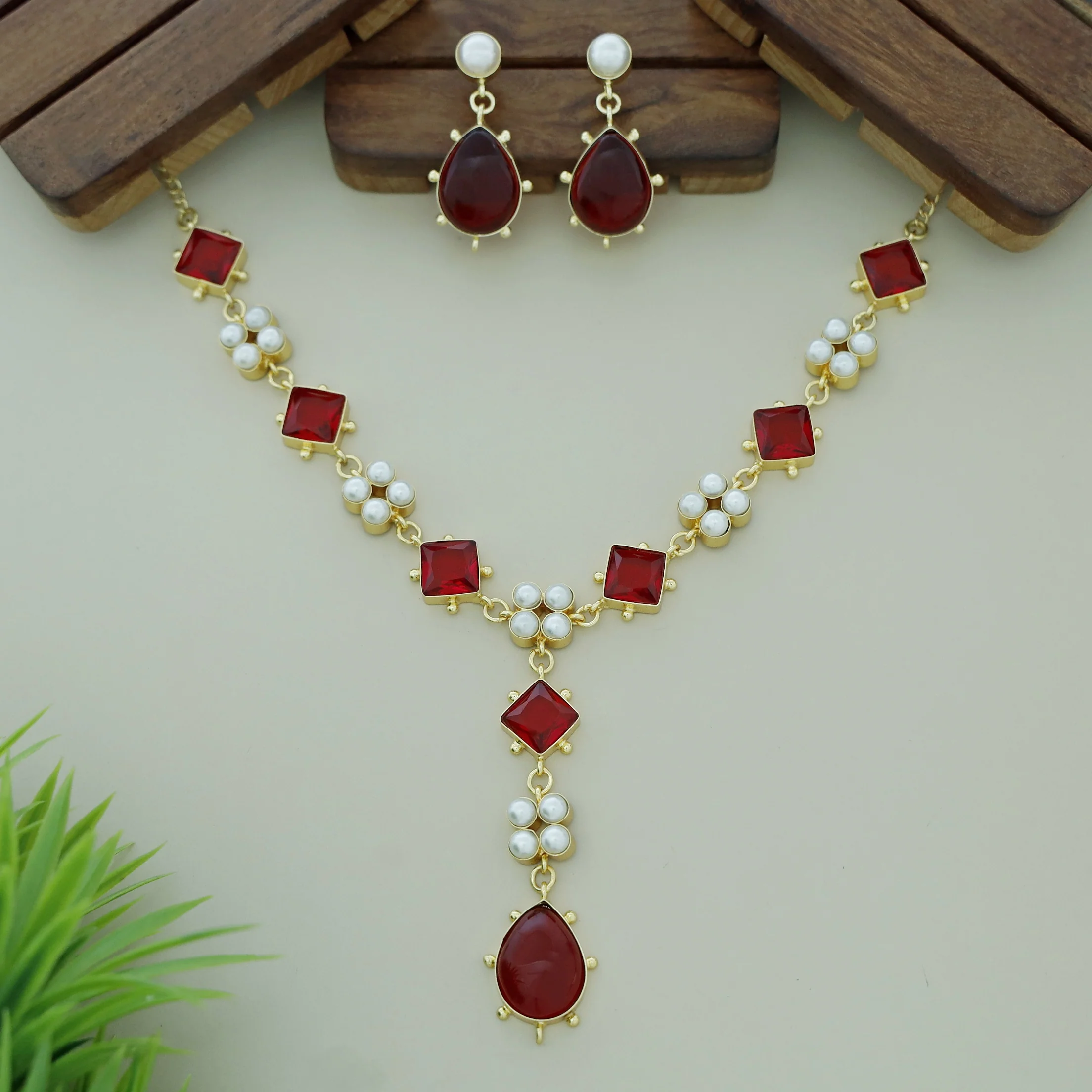 Cailyn Glossy Stone Pearl Neckpiece With Earring - Image 2