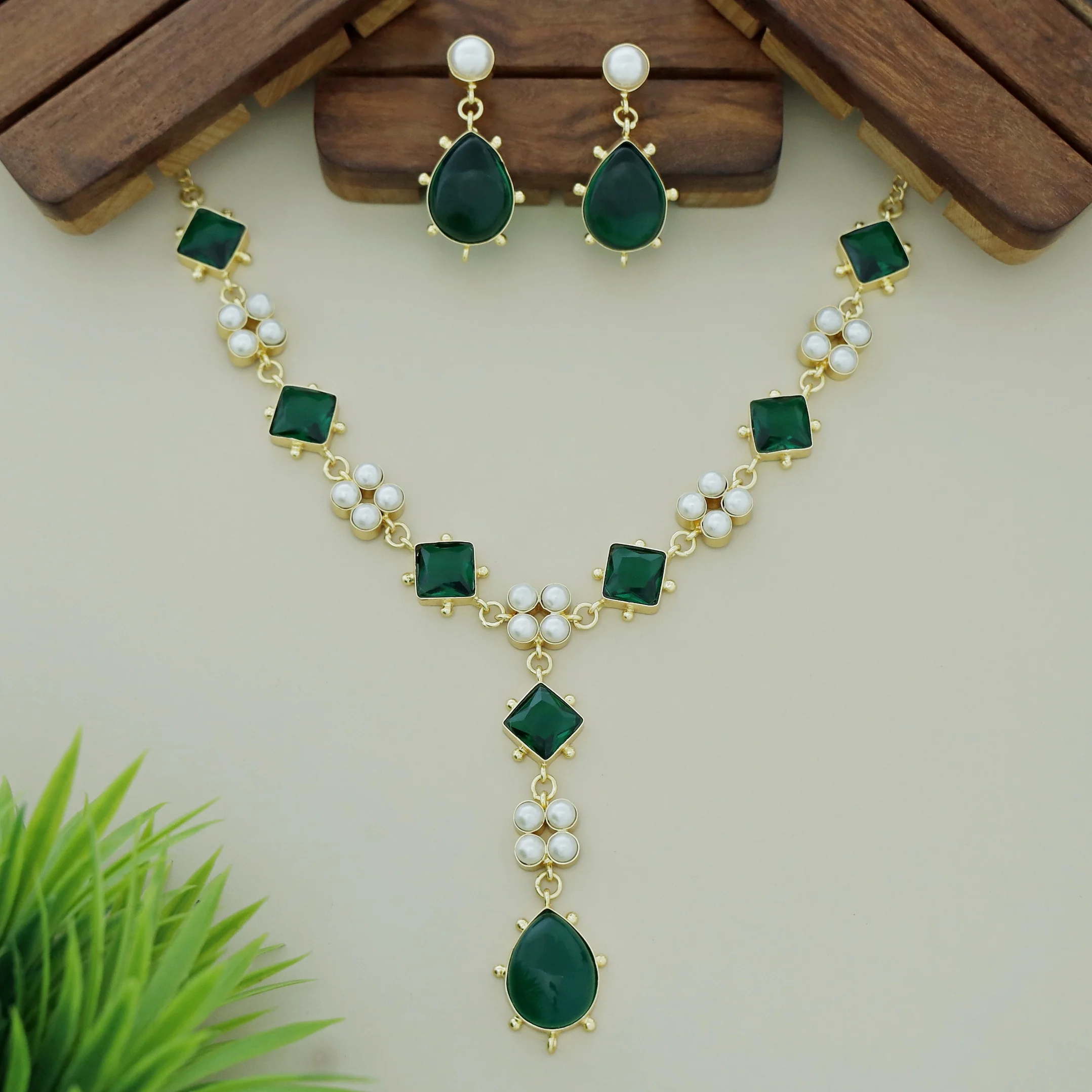 Cailyn Glossy Stone Pearl Neckpiece With Earring - Image 4