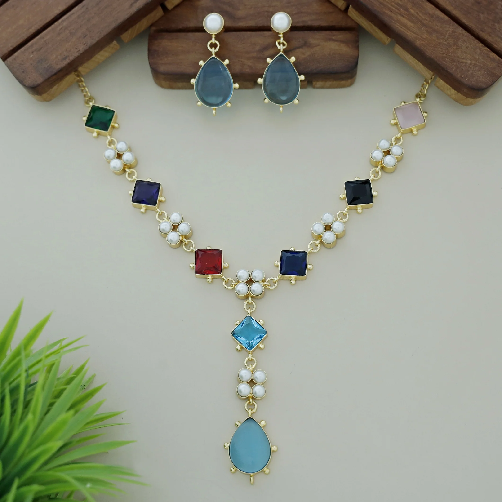 Cailyn Glossy Stone Pearl Neckpiece With Earring - Image 5