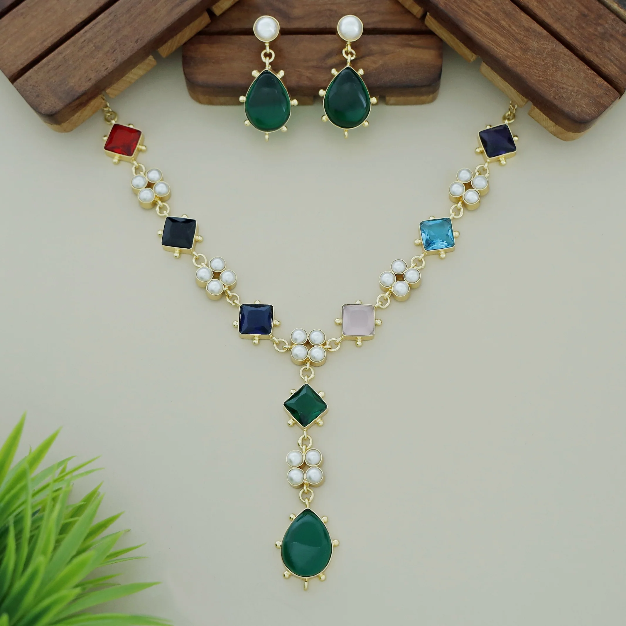 Cailyn Glossy Stone Pearl Neckpiece With Earring - Image 6