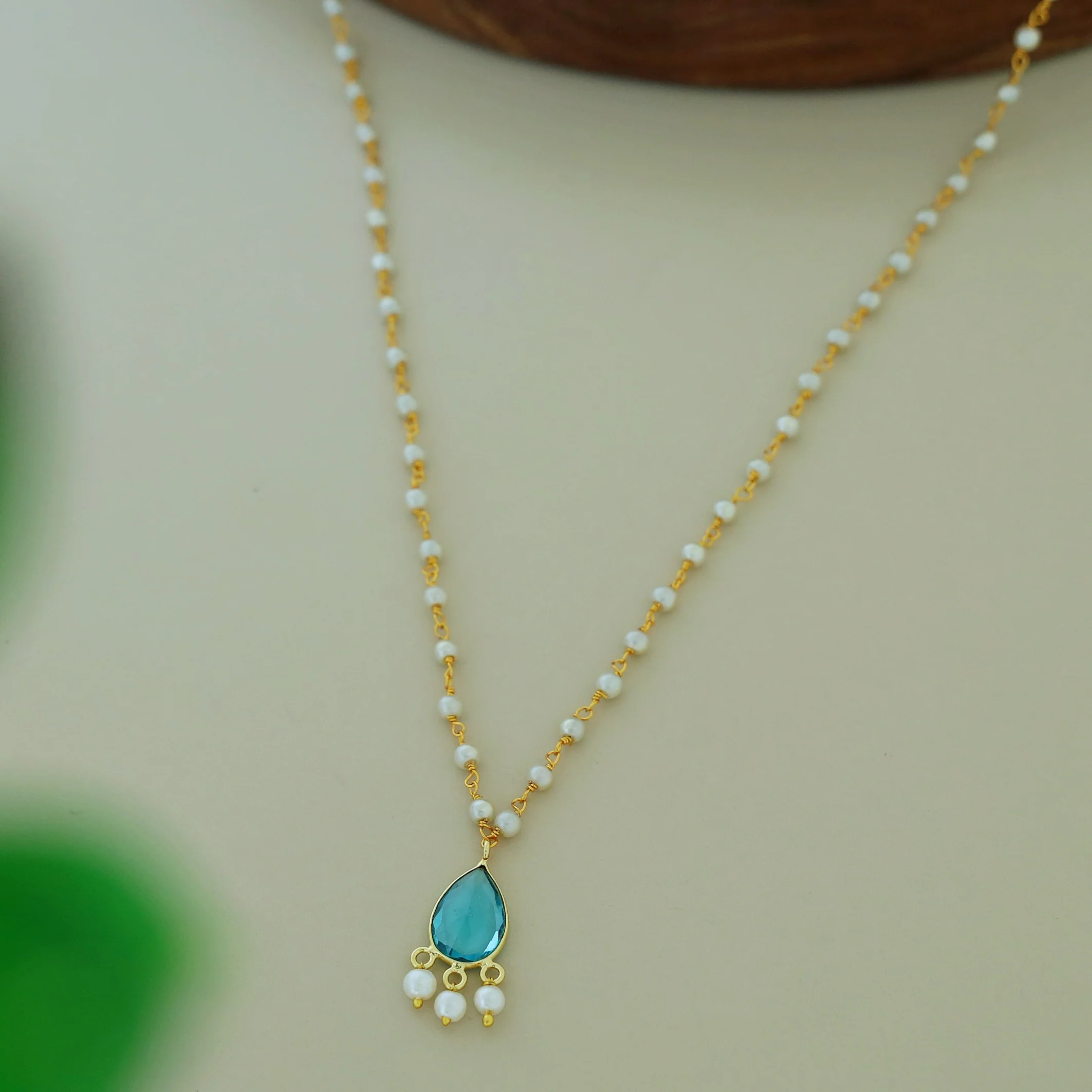 Carly Pearl Drop Glossy Neckpiece - Image 10