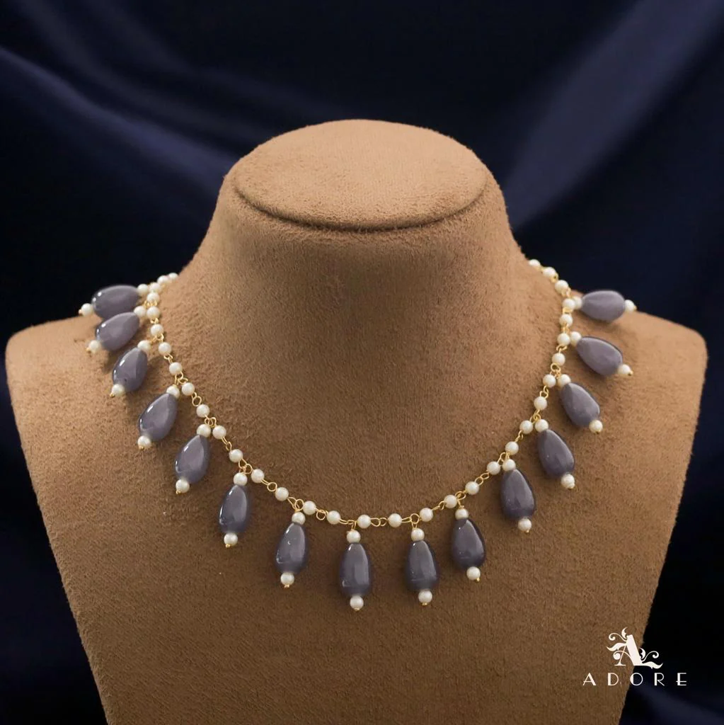 Carly Pearl Single Layer Short Neckpiece - Image 10