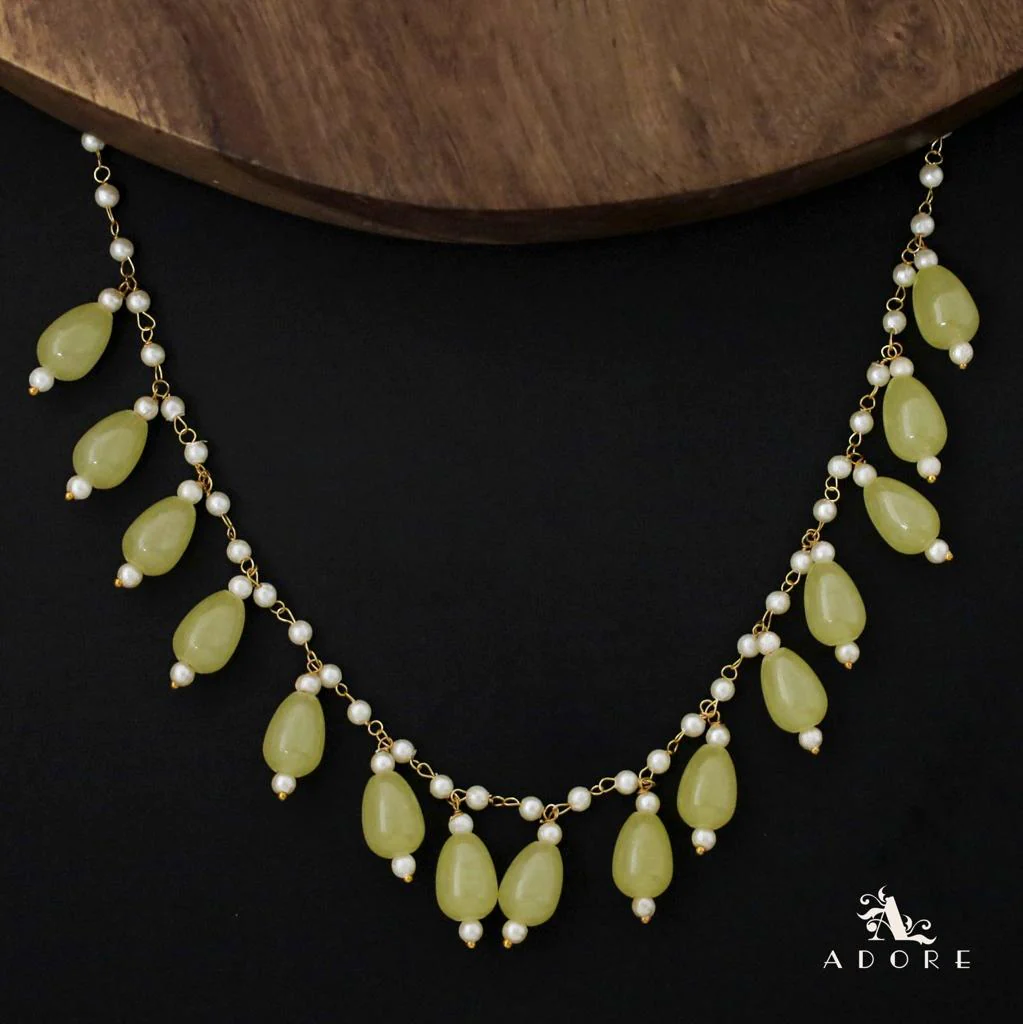 Carly Pearl Single Layer Short Neckpiece - Image 11