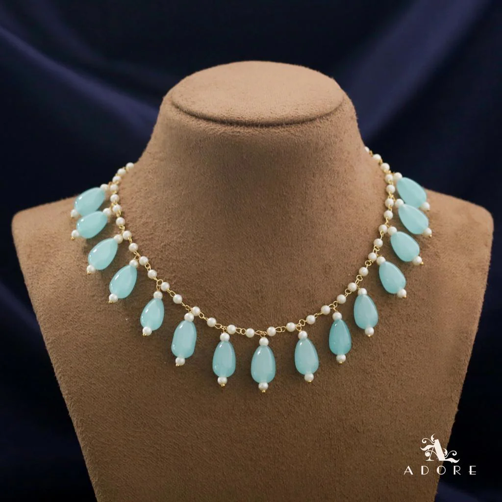 Carly Pearl Single Layer Short Neckpiece - Image 4
