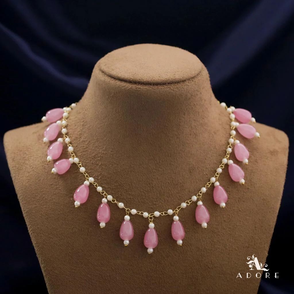 Carly Pearl Single Layer Short Neckpiece - Image 6