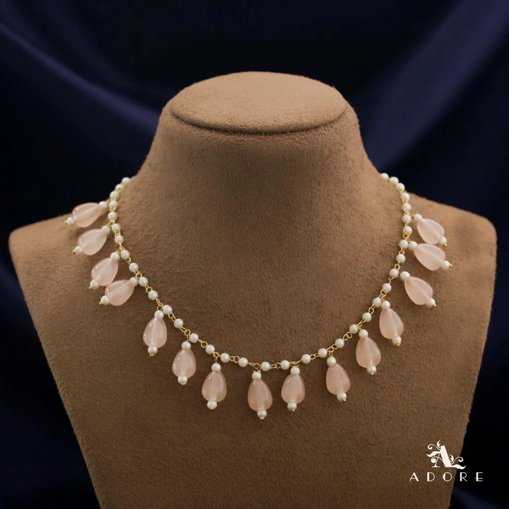 Carly Pearl Single Layer Short Neckpiece - Image 7