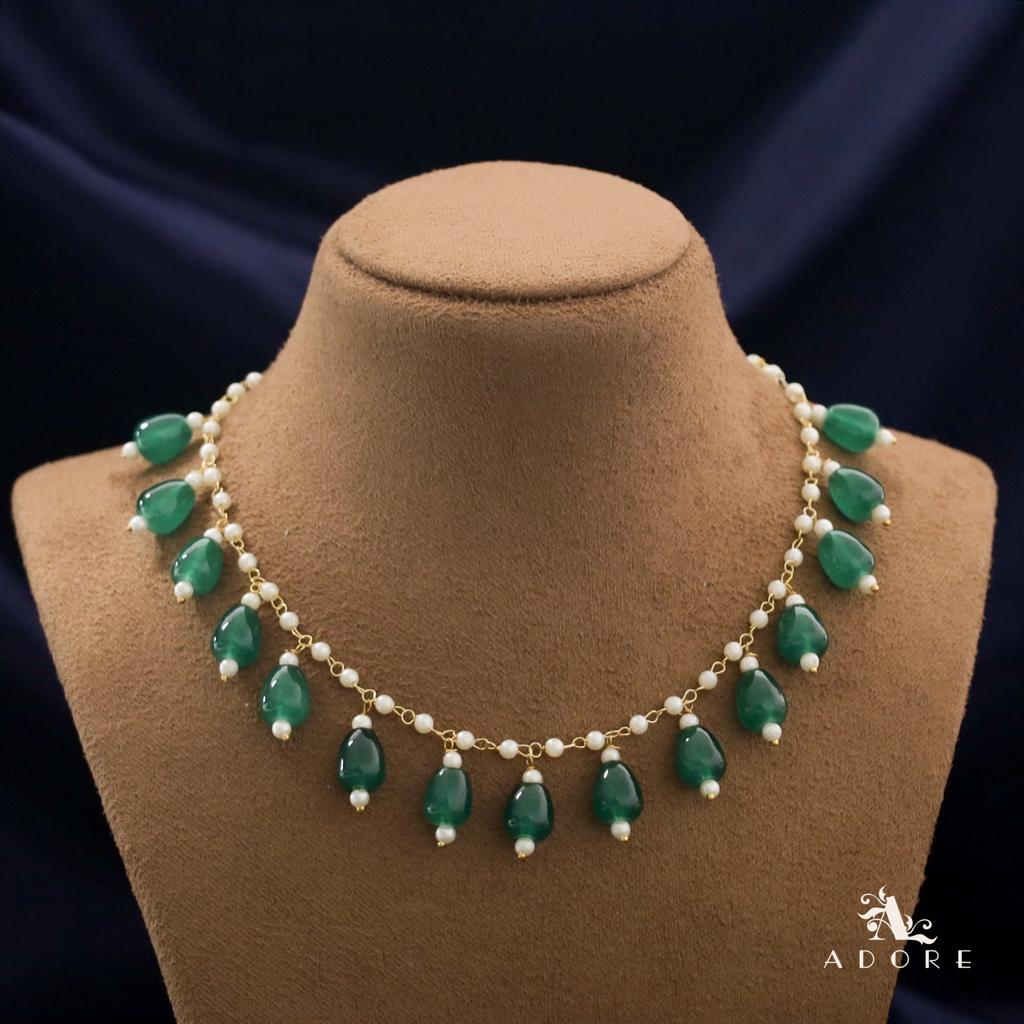 Carly Pearl Single Layer Short Neckpiece - Image 9