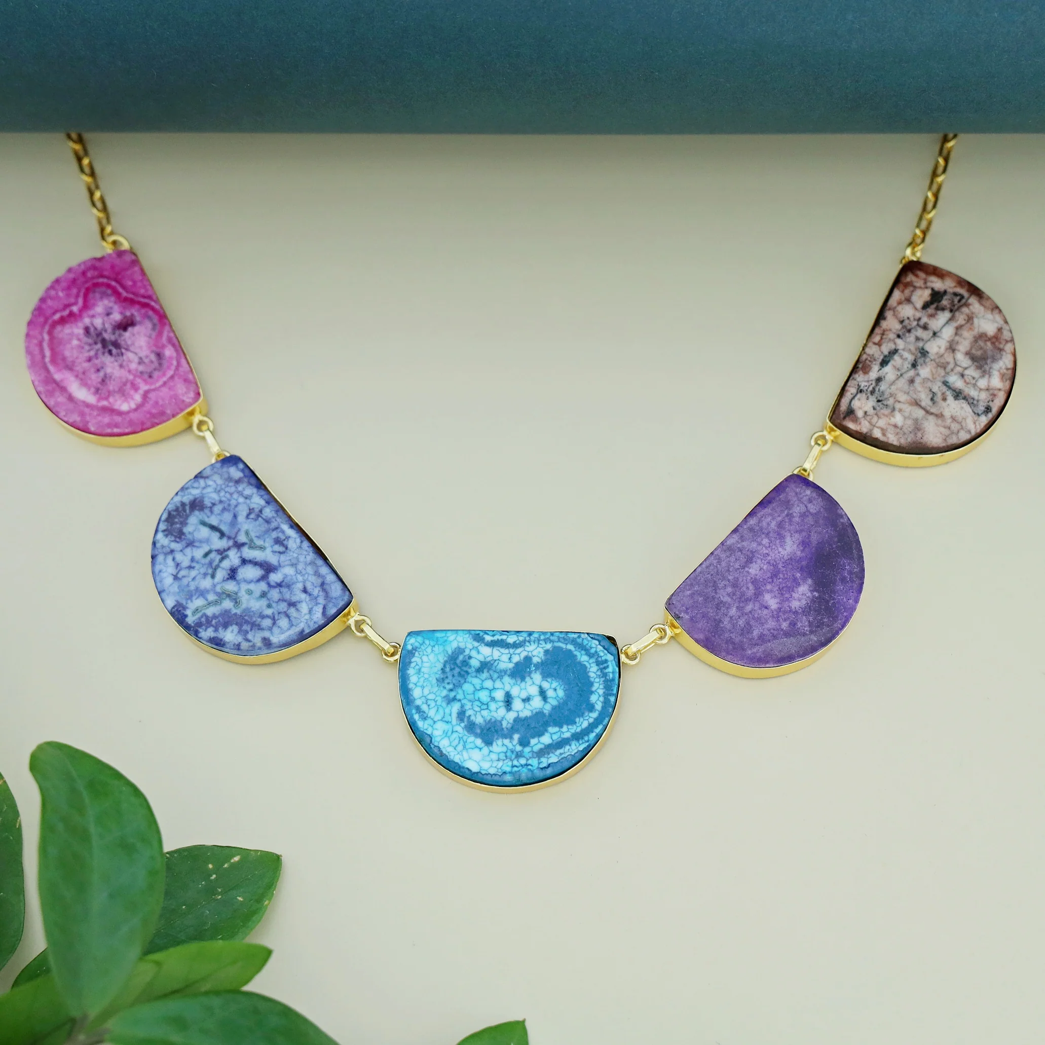 Cecilia Half Circle 5 Agate Short Neckpiece - Image 10