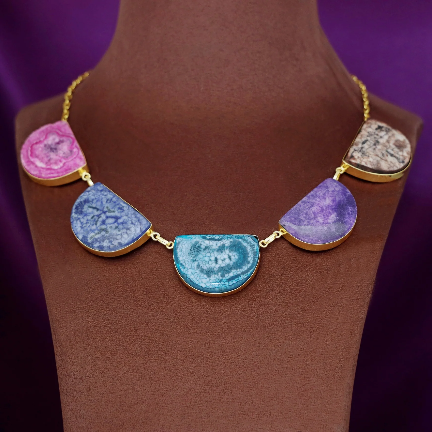 Cecilia Half Circle 5 Agate Short Neckpiece - Image 2